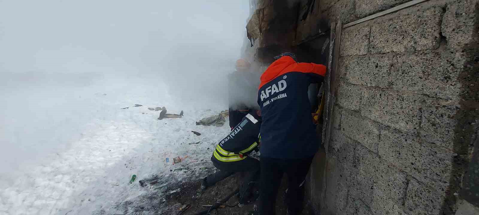 Erzurum’da ahır yangını
