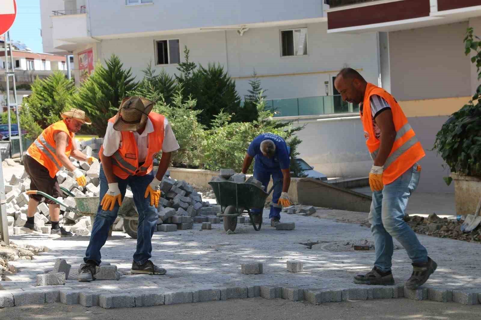 Atakum’da yol mesaisi devam ediyor
