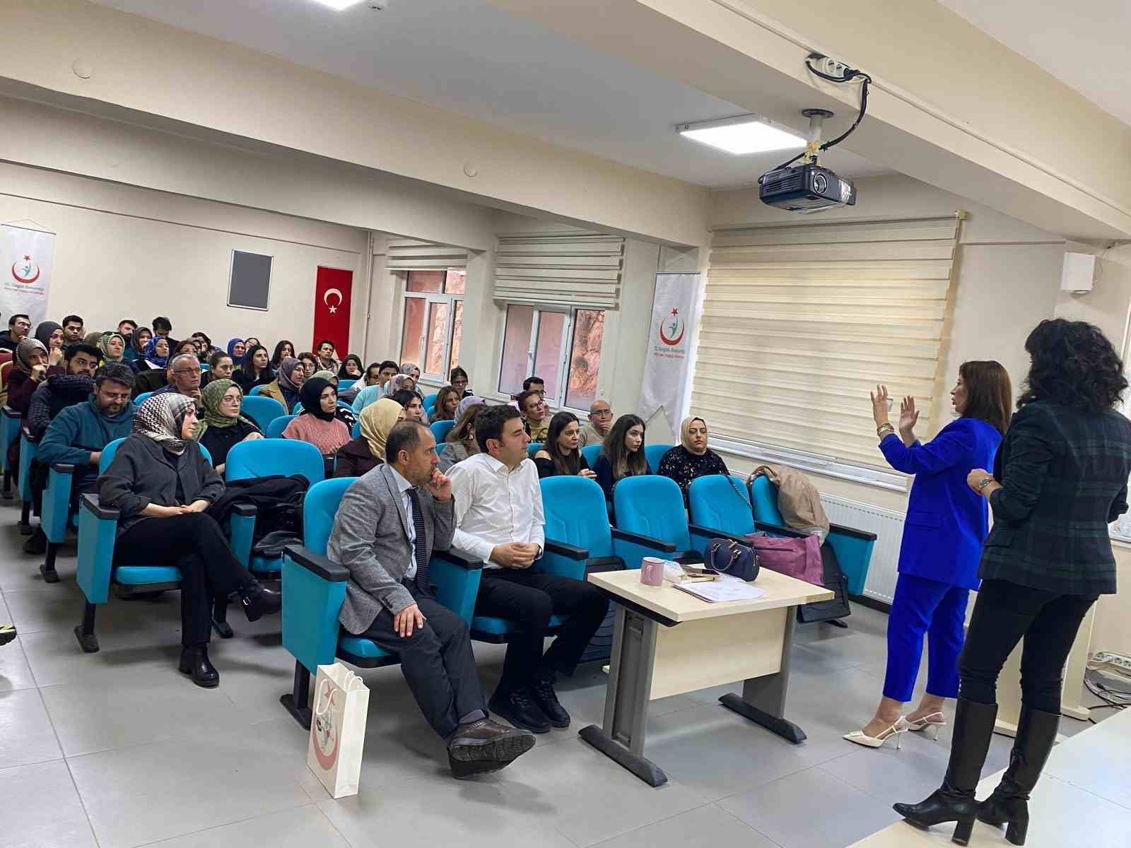 Bitlis’te skolyoz taramaları eğitim programı düzenlendi
