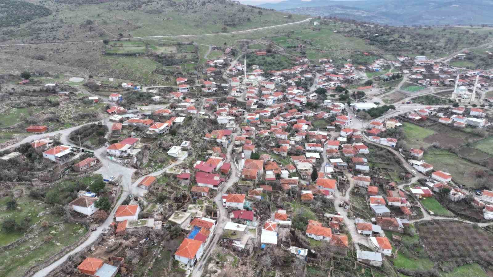 Manisa’da kırsal mahallelere hizmet yağıyor
