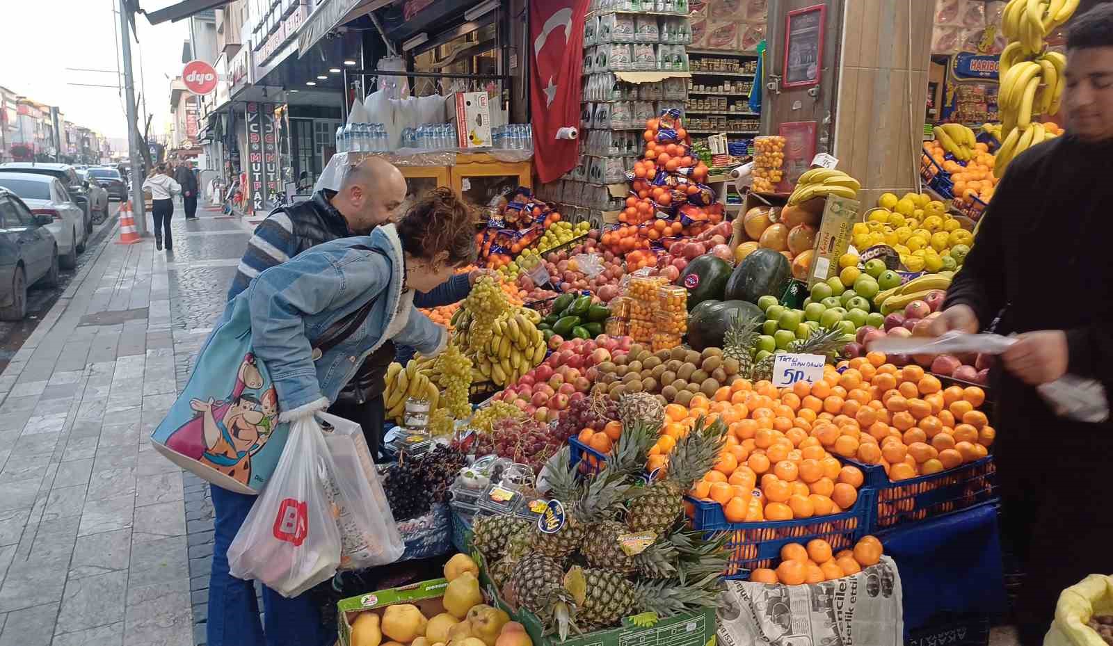 Hamileler için yaz meyveleri kışın da tezgahlarda
