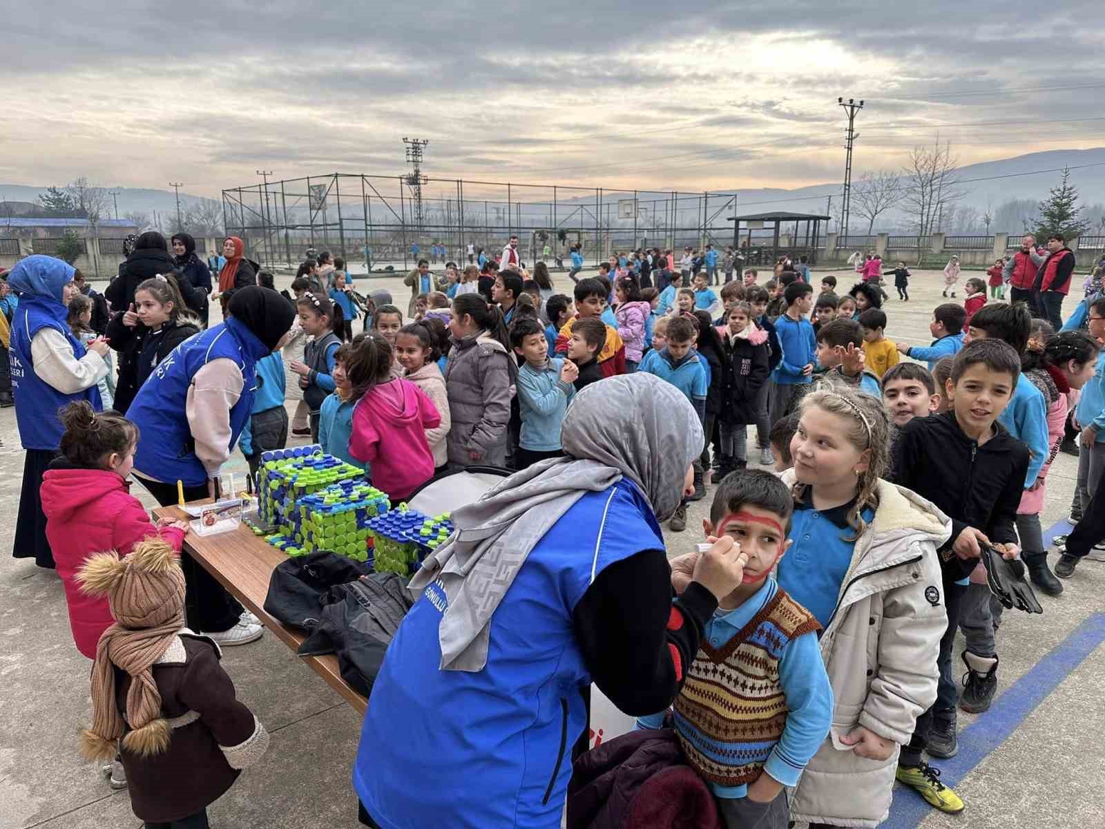 Gönüllü gençlerinden öğrencilere unutulmaz bir gün
