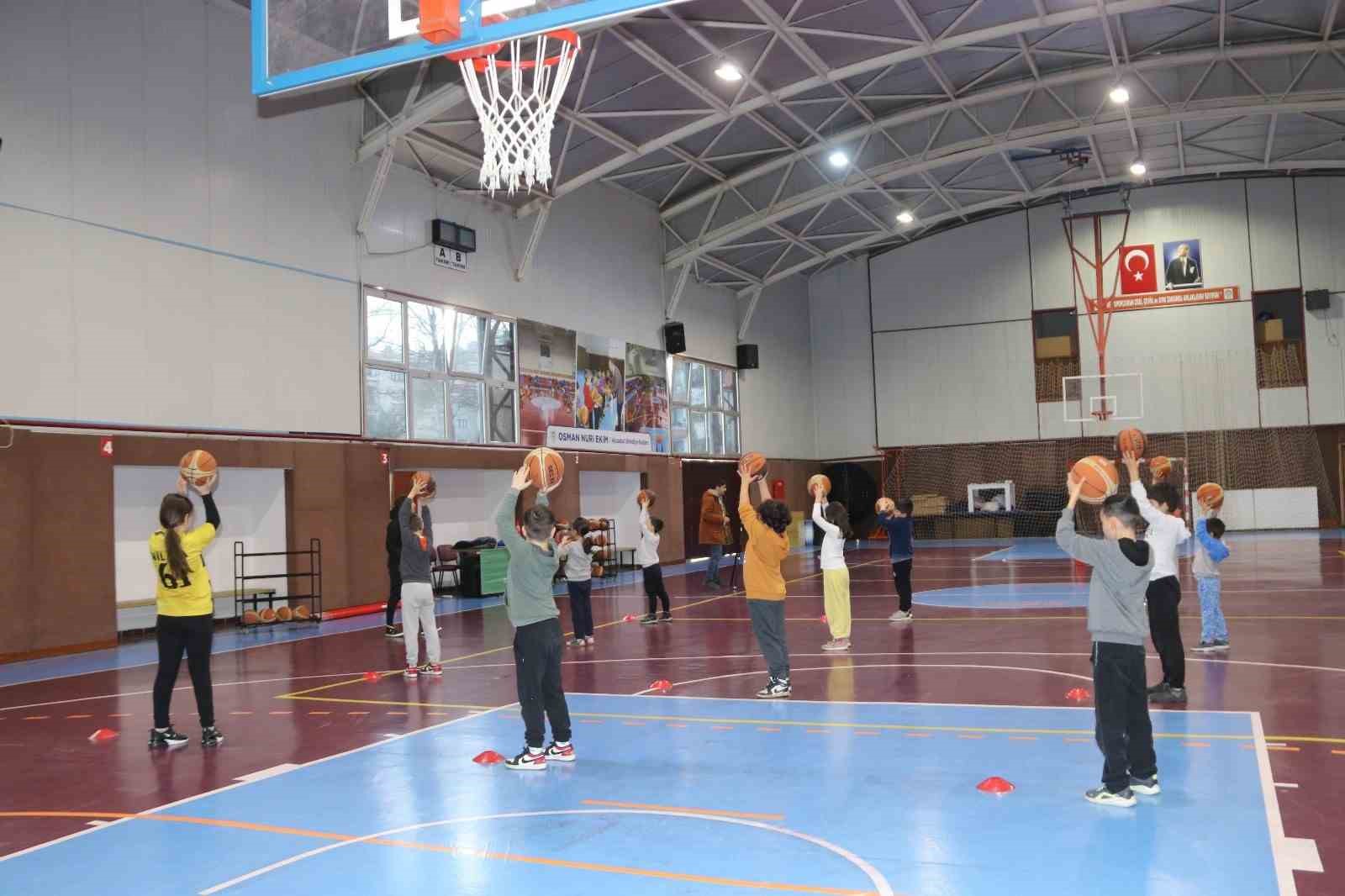 Akçaabat Belediyesi spor kurslarına yoğun ilgi
