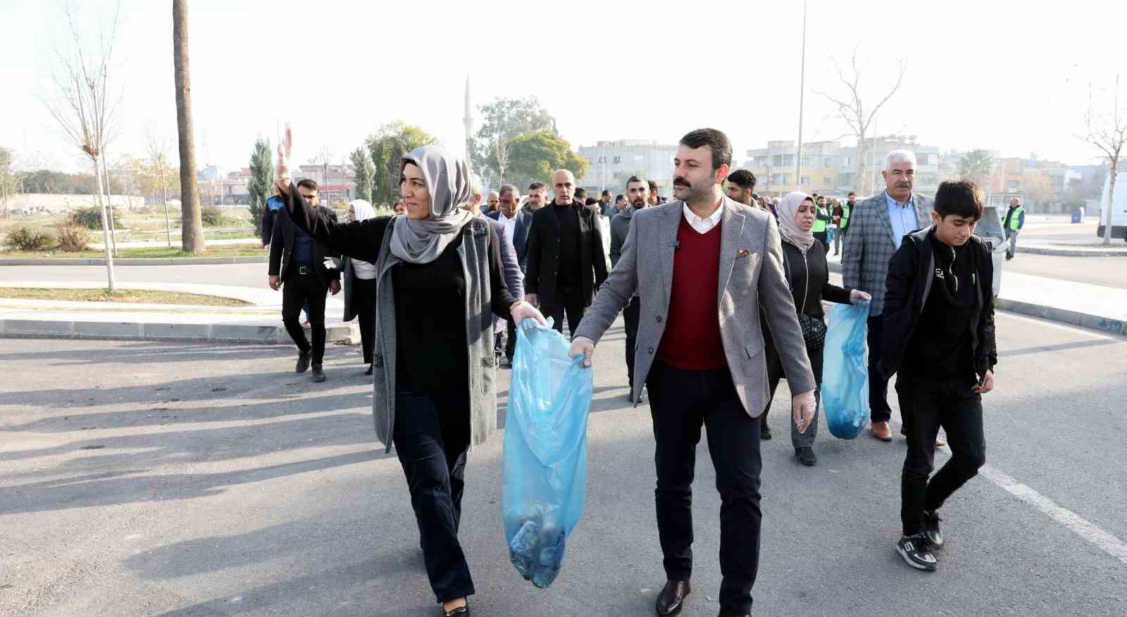 Akdeniz Belediyesinin ’temizlik kampanyası’ sürüyor
