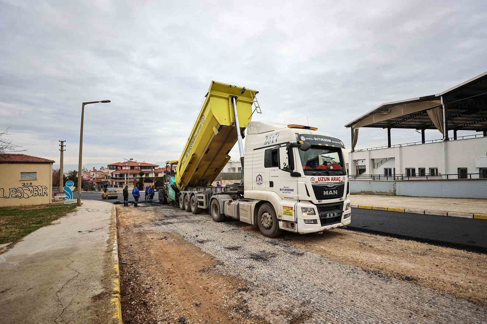 Denizli Büyükşehir Belediyesinin asfalt seferberliği devam ediyor
