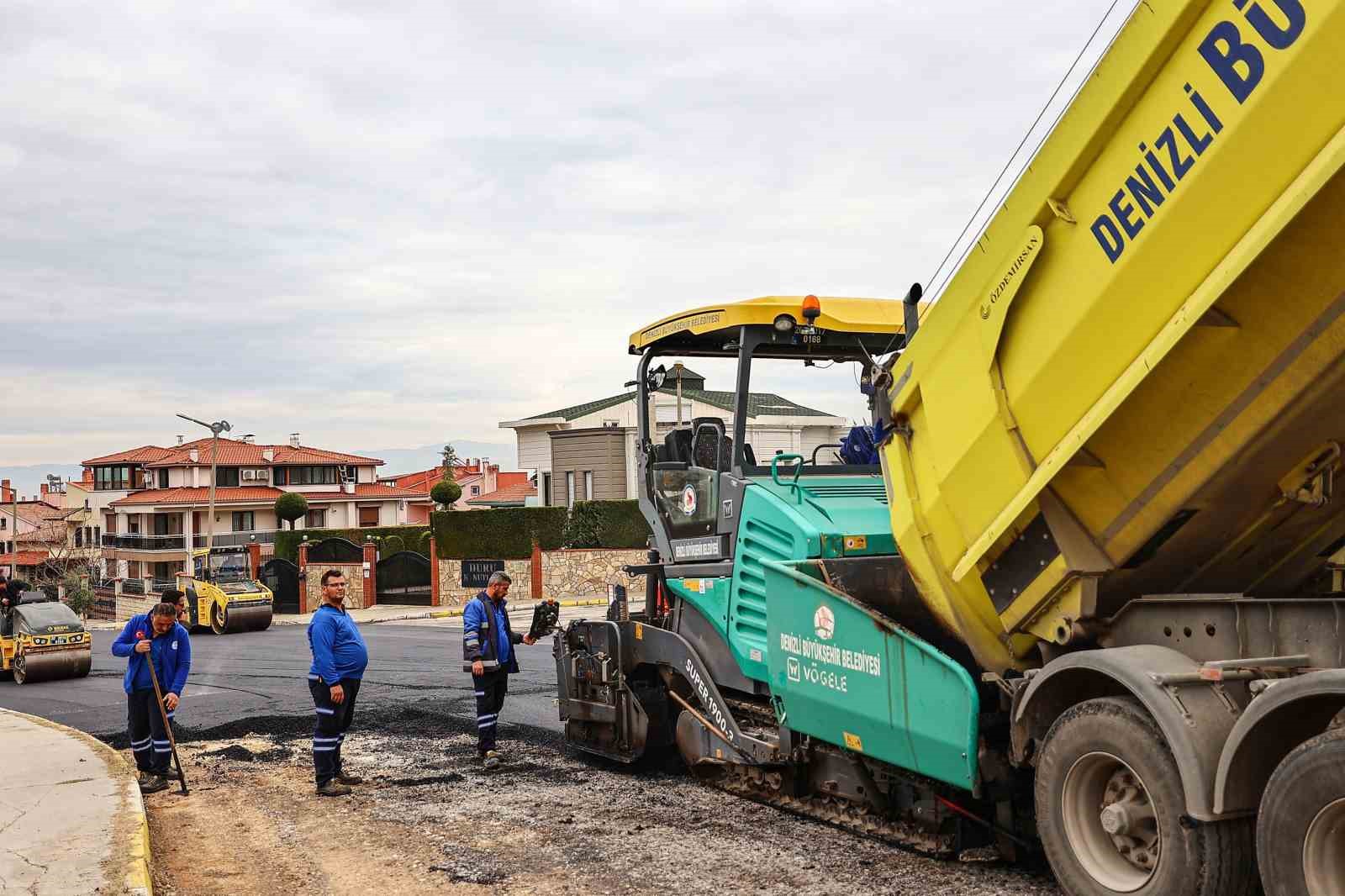 Denizli Büyükşehir Belediyesinin asfalt seferberliği devam ediyor
