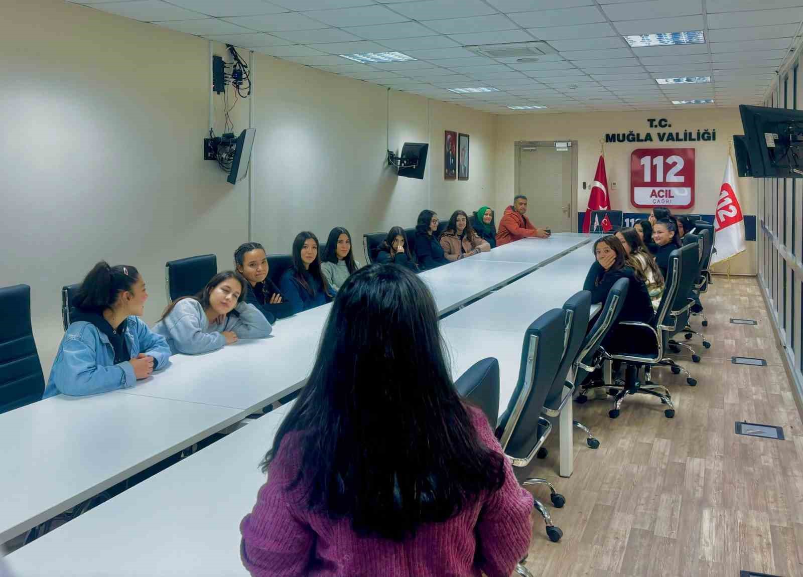 Meslek Lisesi öğrencileri Muğla 112 Acil Çağrı Merkezi’ni ziyaret etti
