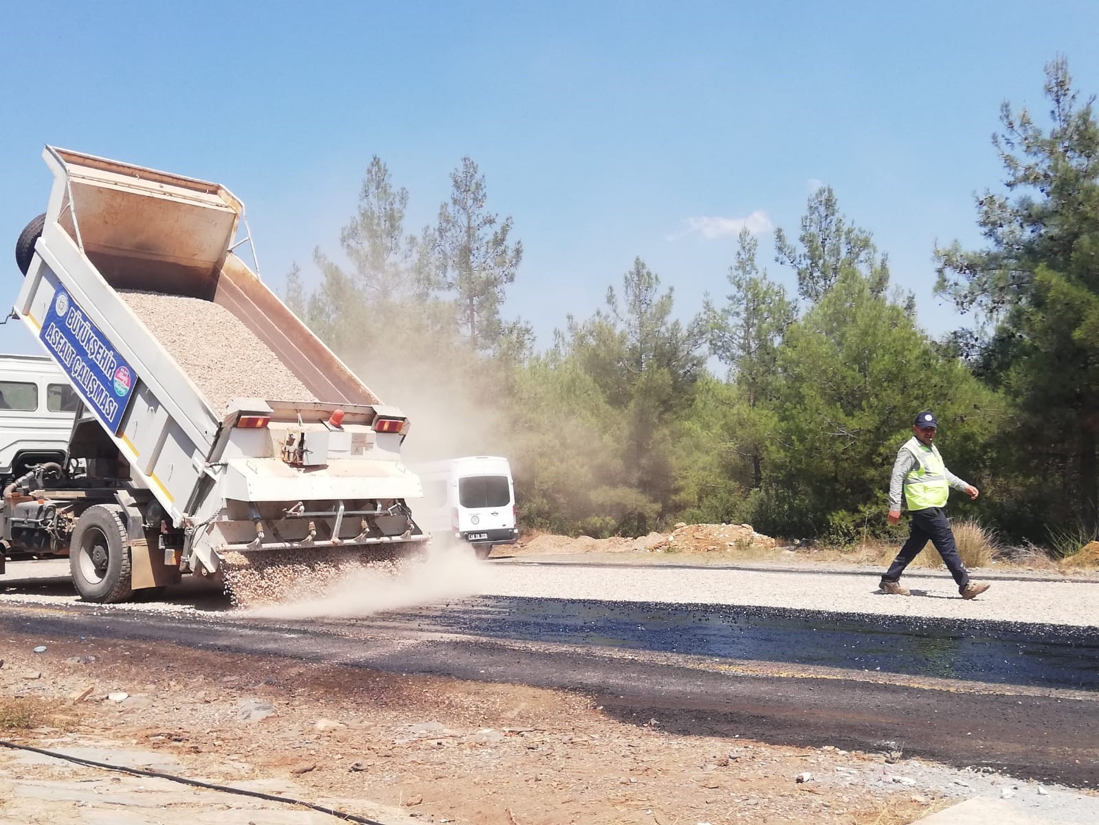 Büyükşehir 2024 yılında 202 kilometre yol çalışması yaptı
