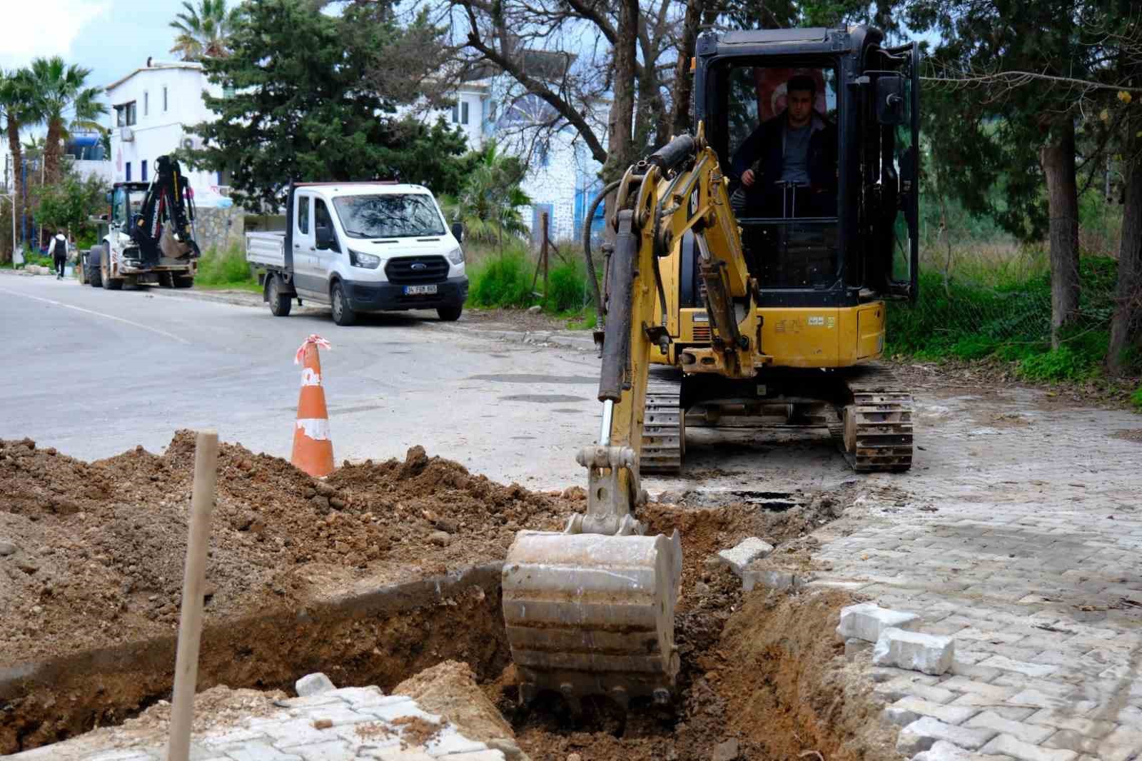 Yağmur suyu hattı çalışmaları devam ediyor
