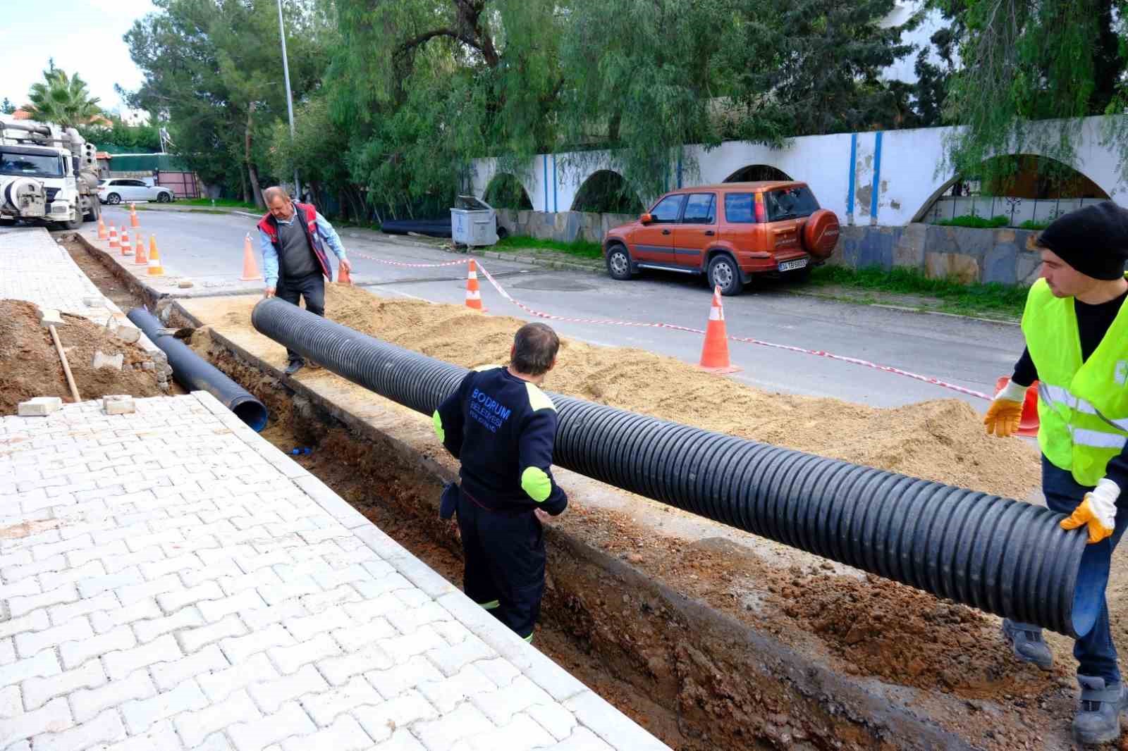 Yağmur suyu hattı çalışmaları devam ediyor
