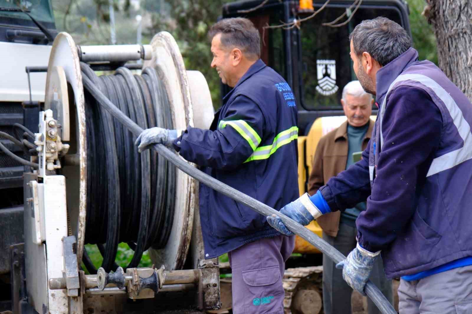 Yağmur suyu hattı çalışmaları devam ediyor
