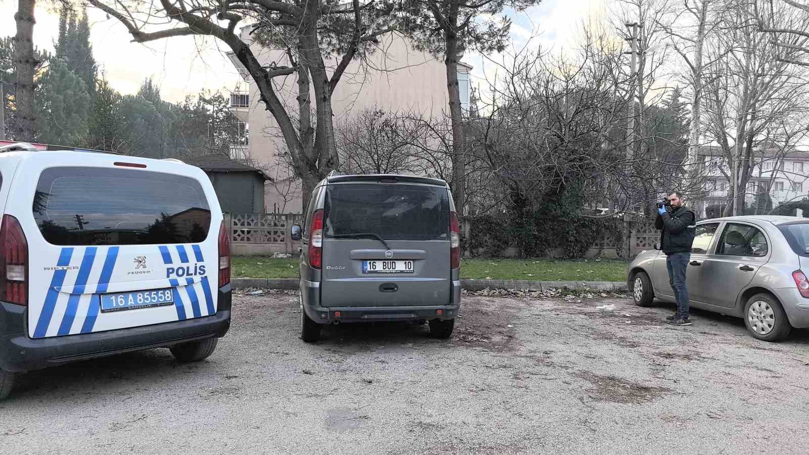 Aracını görünce gözlerine inanamadı: Kurşunların isabet ettiği kamyonet delik deşik oldu
