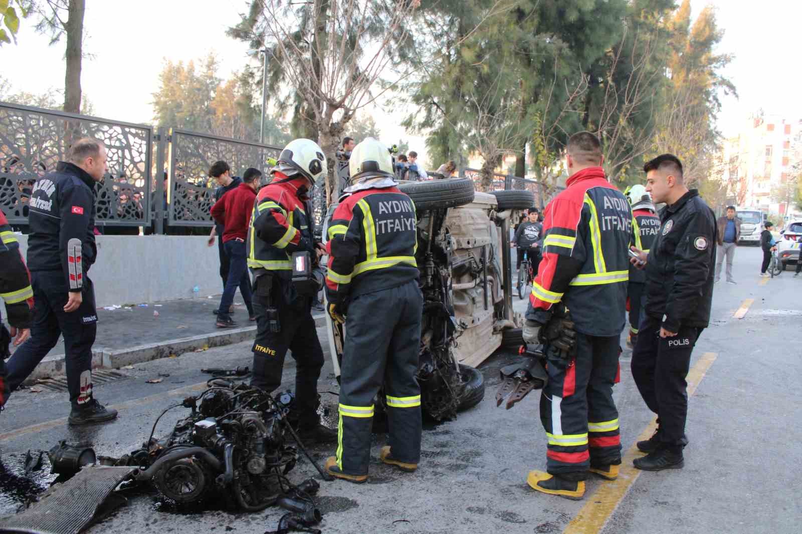 Refüje çarpıp takla attı: 4 yaralı
