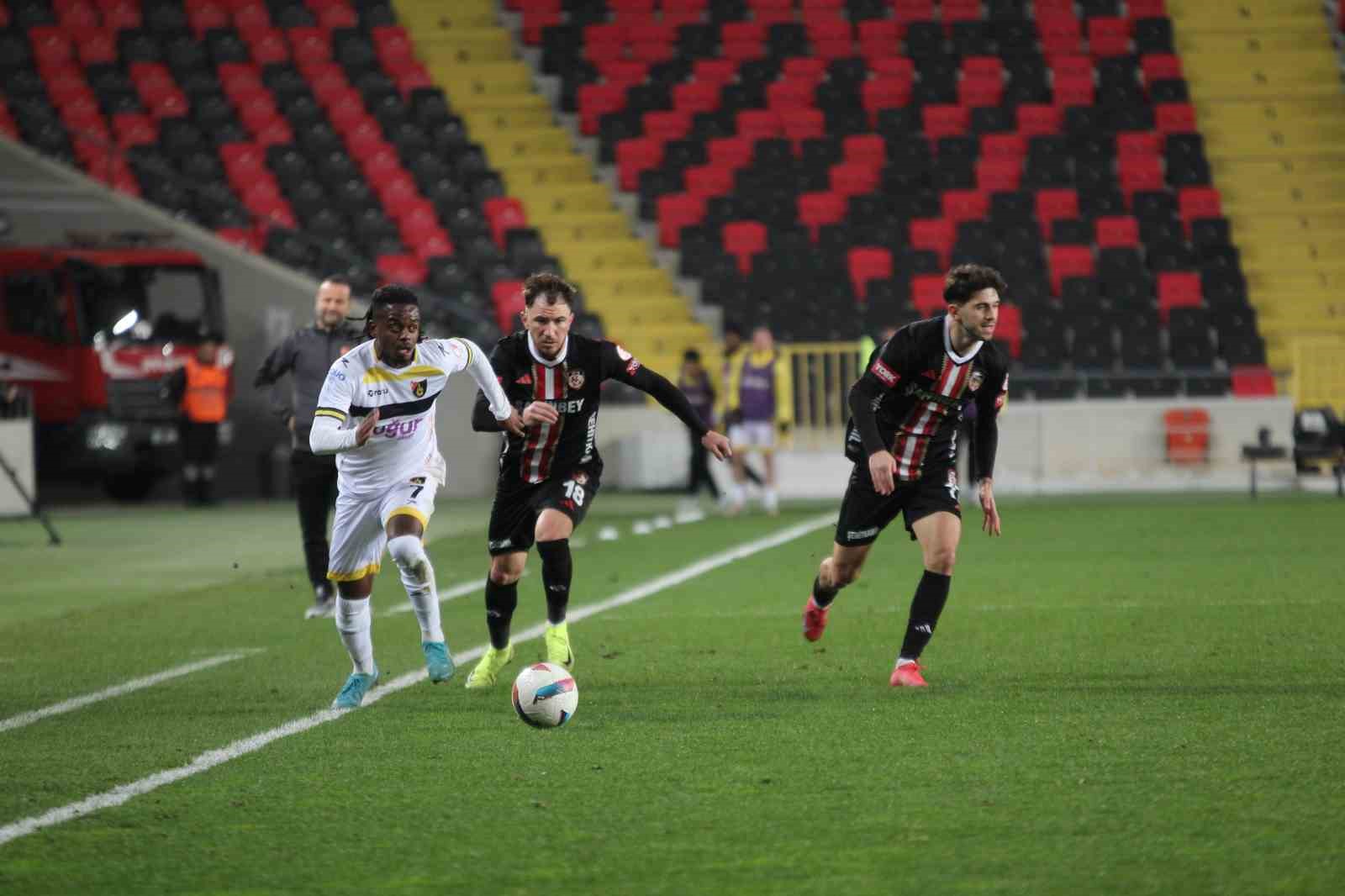 Ziraat Türkiye Kupası: Gaziantep FK: 1 - İstanbulspor: 0 (İlk yarı)
