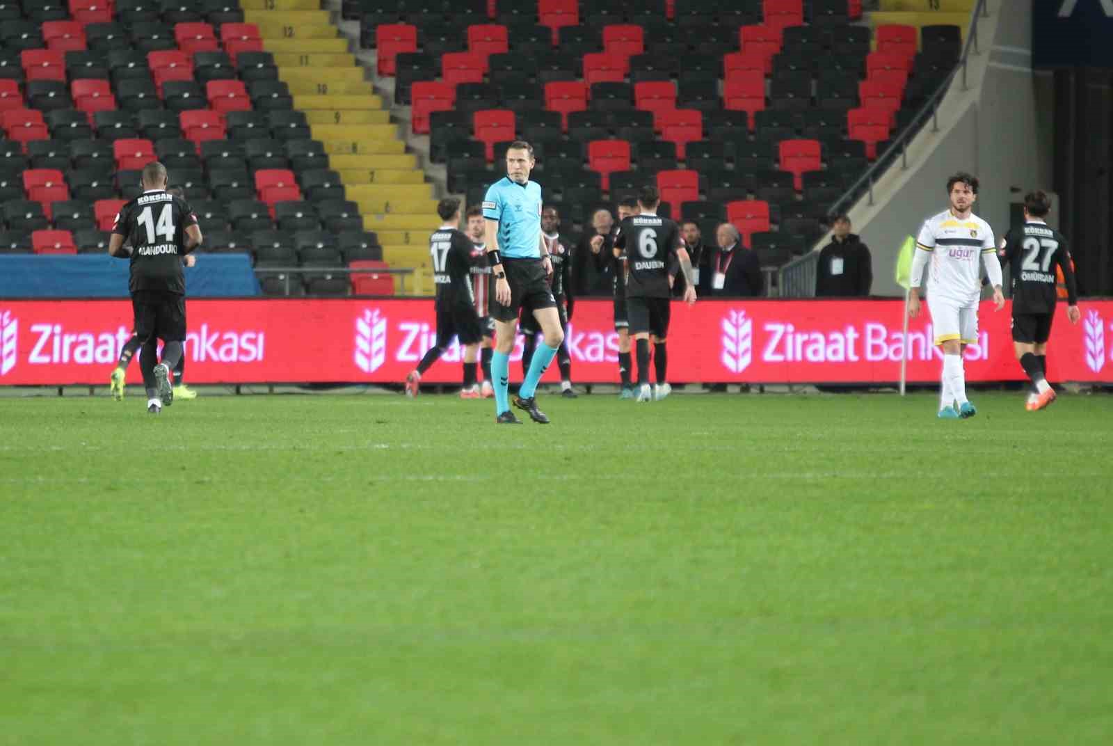 Ziraat Türkiye Kupası: Gaziantep FK: 1 - İstanbulspor: 0 (İlk yarı)
