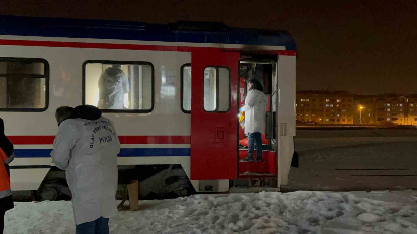 Turistik Doğu Ekspresi vagonunda çıkan yangına itfaiye müdahale etti
