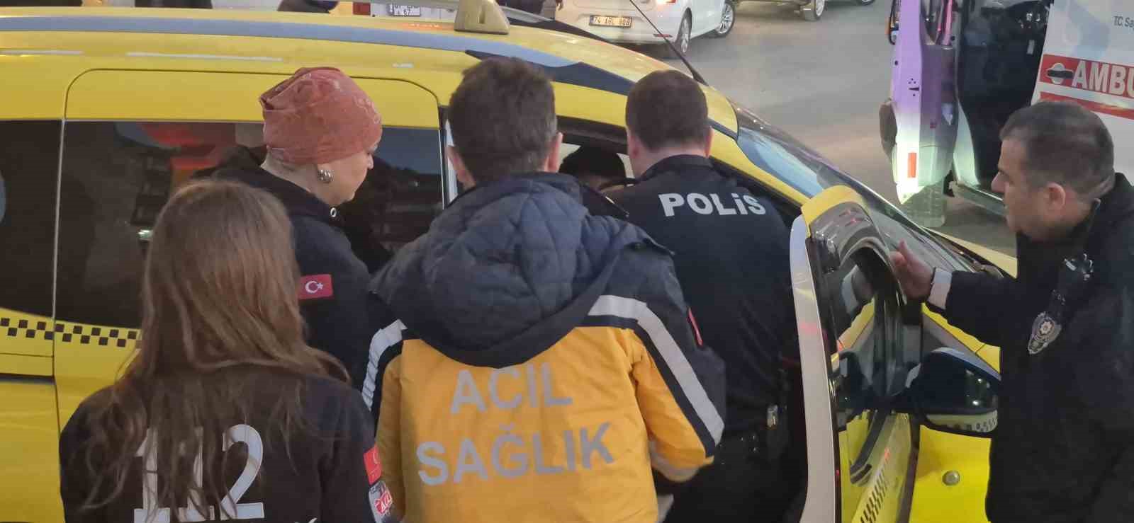 Böyle uyku görülmedi: Takside kendinden geçen şahıs polis ve sağlık ekiplerini seferber etti
