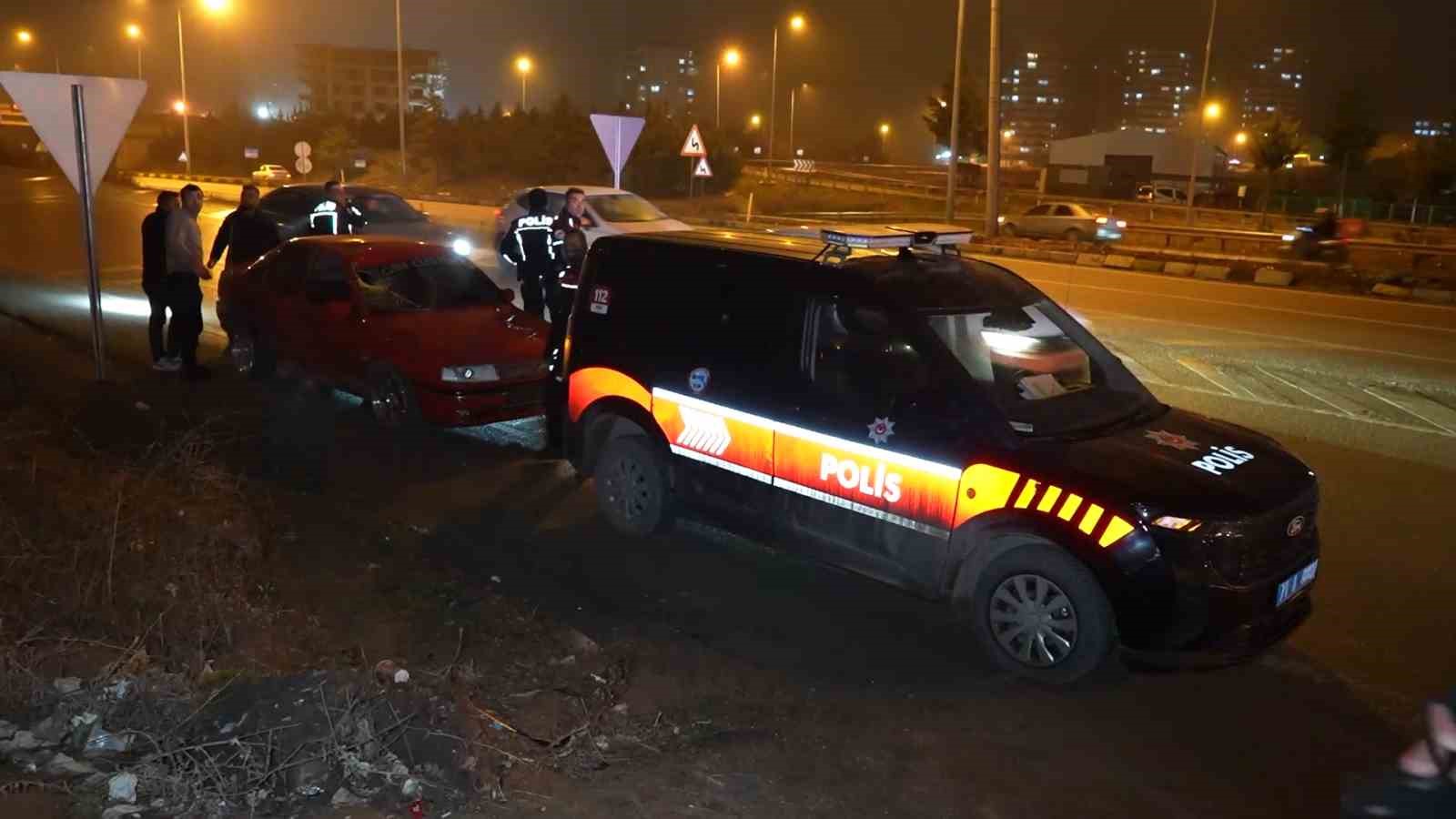 Üst geçidi göz ardı etti, kaza kaçınılmaz oldu: Otomobilin çarptığı yaya ağır yaralandı
