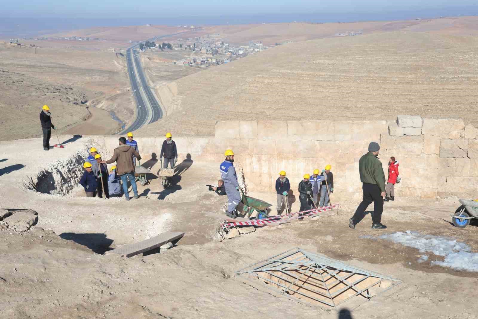 3 bin yıllık Zerzevan Kalesi’nde Güney surları gün yüzüne çıkartıldı
