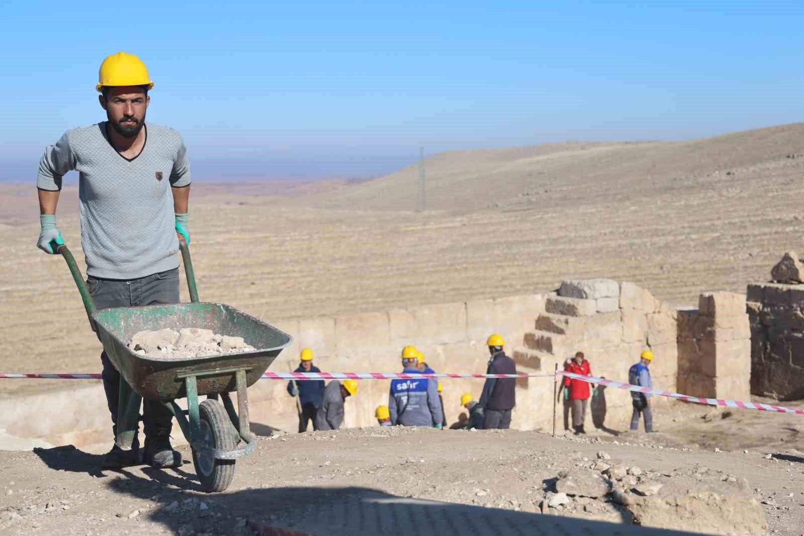 3 bin yıllık Zerzevan Kalesi’nde Güney surları gün yüzüne çıkartıldı
