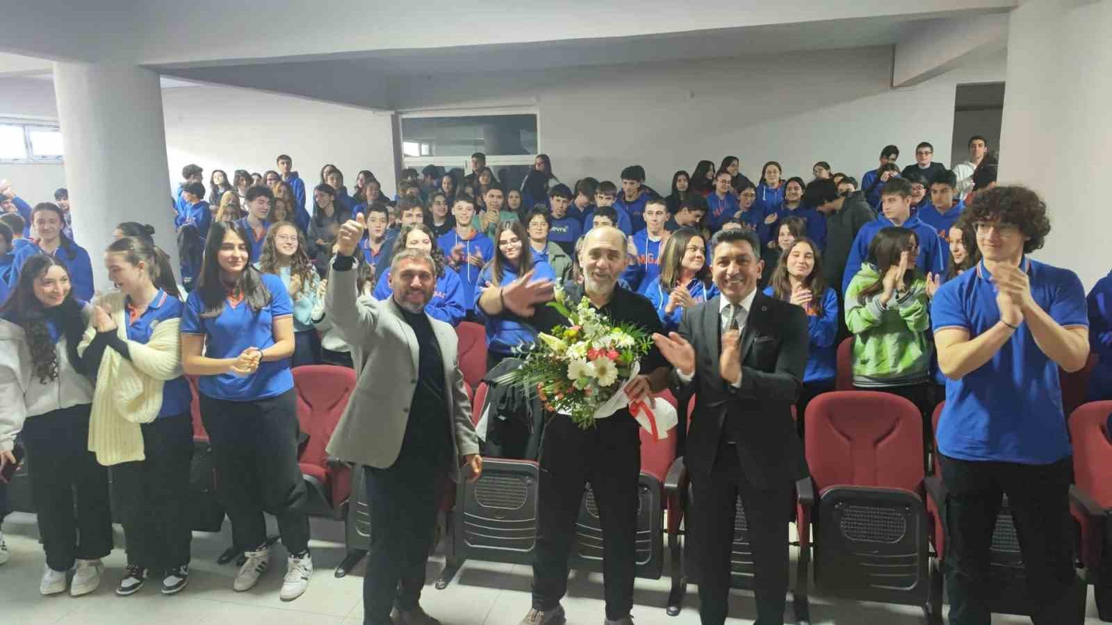 Muğla Gazi Anadolu Lisesi’nde “İnsana Yolculuk” söyleşisi düzenlendi
