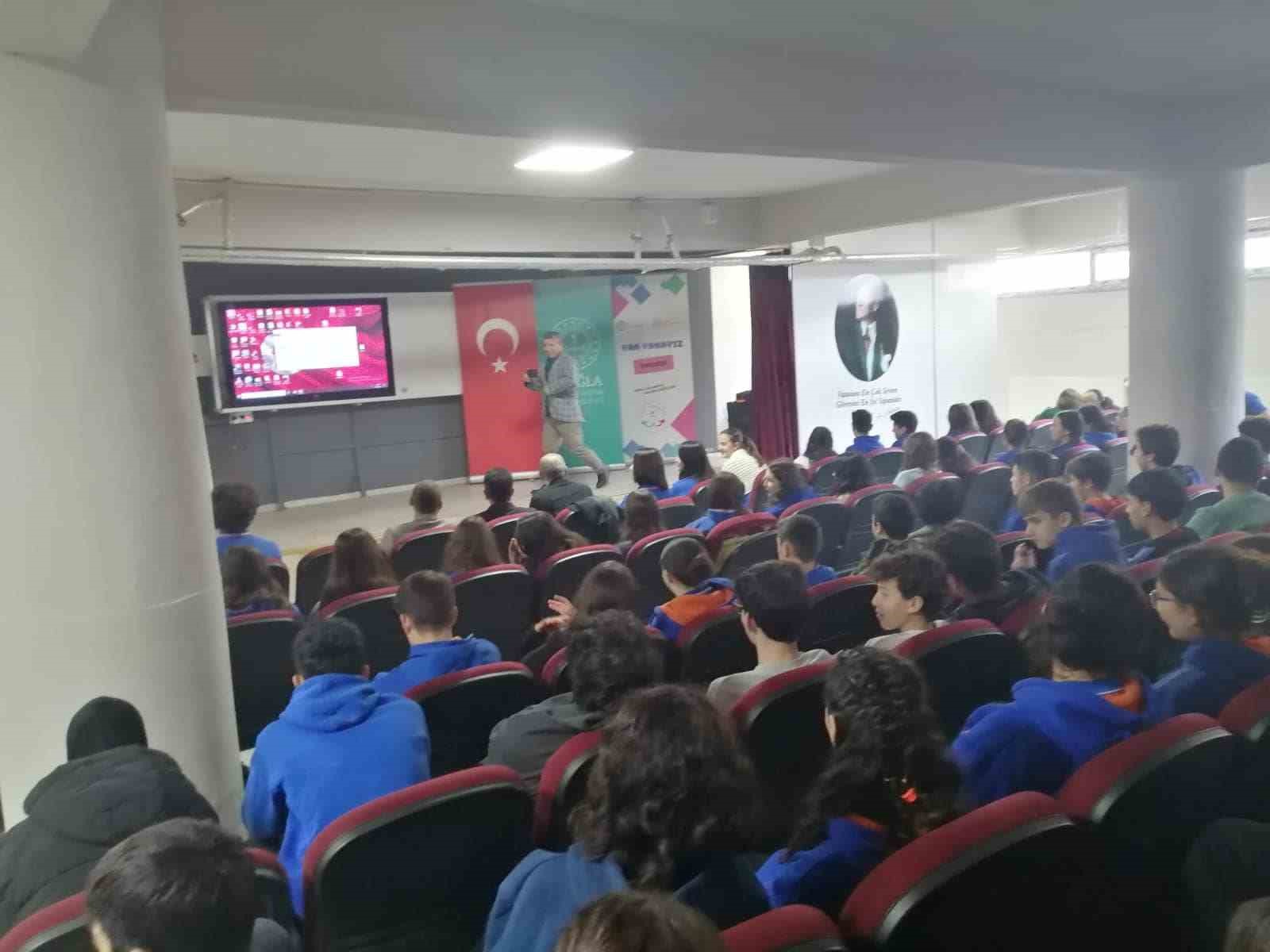 Muğla Gazi Anadolu Lisesi’nde “İnsana Yolculuk” söyleşisi düzenlendi
