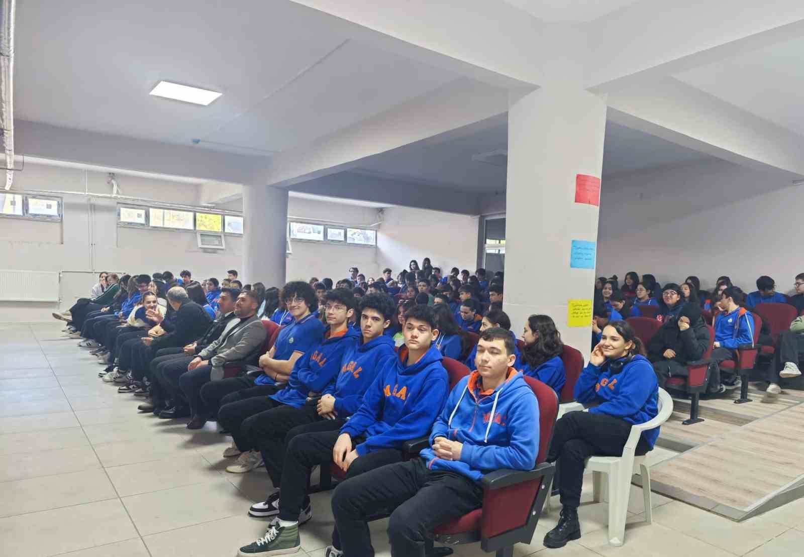 Muğla Gazi Anadolu Lisesi’nde “İnsana Yolculuk” söyleşisi düzenlendi
