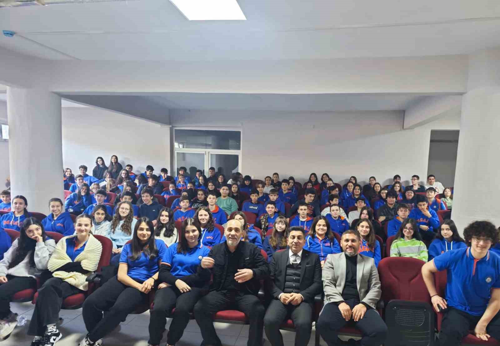 Muğla Gazi Anadolu Lisesi’nde “İnsana Yolculuk” söyleşisi düzenlendi
