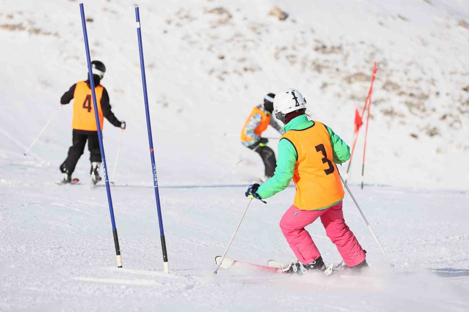 Denizli Kayak Merkezinde heyecan yaşandı
