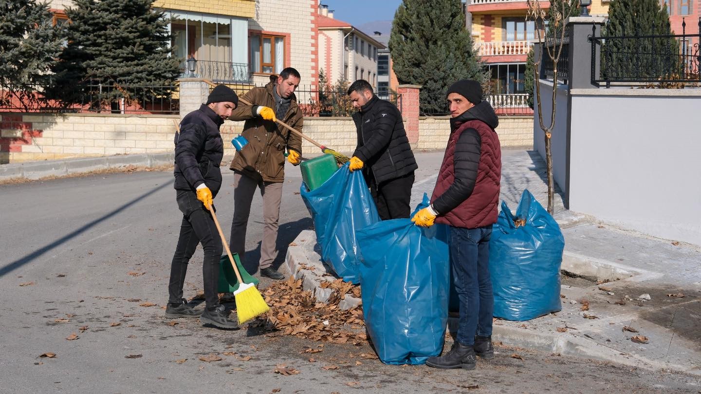 Şehir genelinde kapsamlı temizlik çalışmaları devam ediyor
