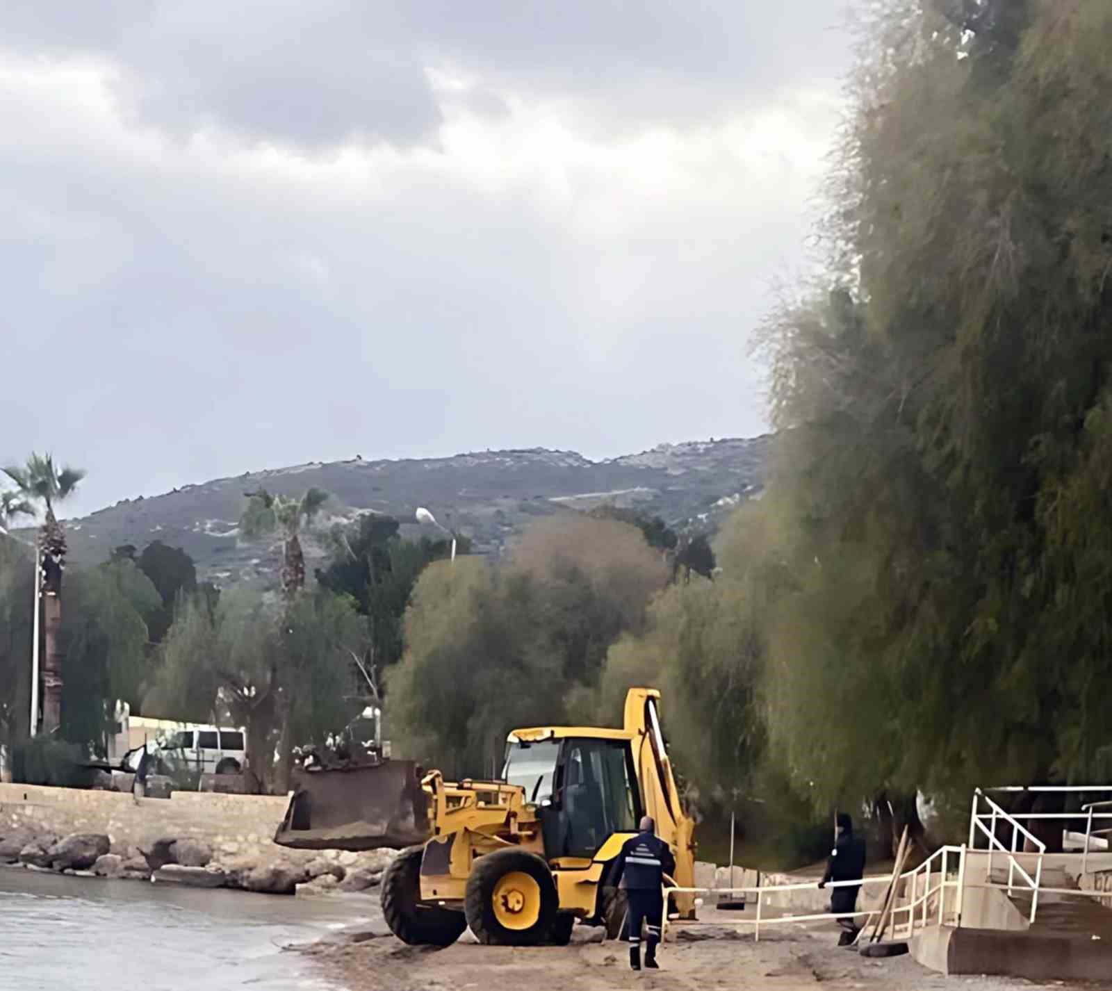 Rodos’un pisliği Datça’yı vurdu
