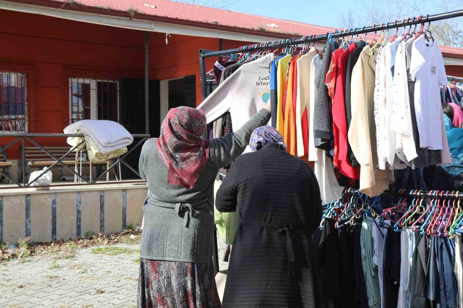 Belediyenin gezici mağazası kırsal mahallede
