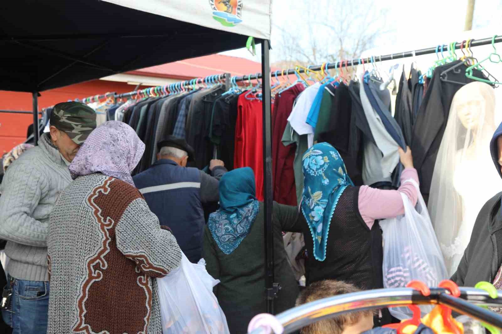 Belediyenin gezici mağazası kırsal mahallede
