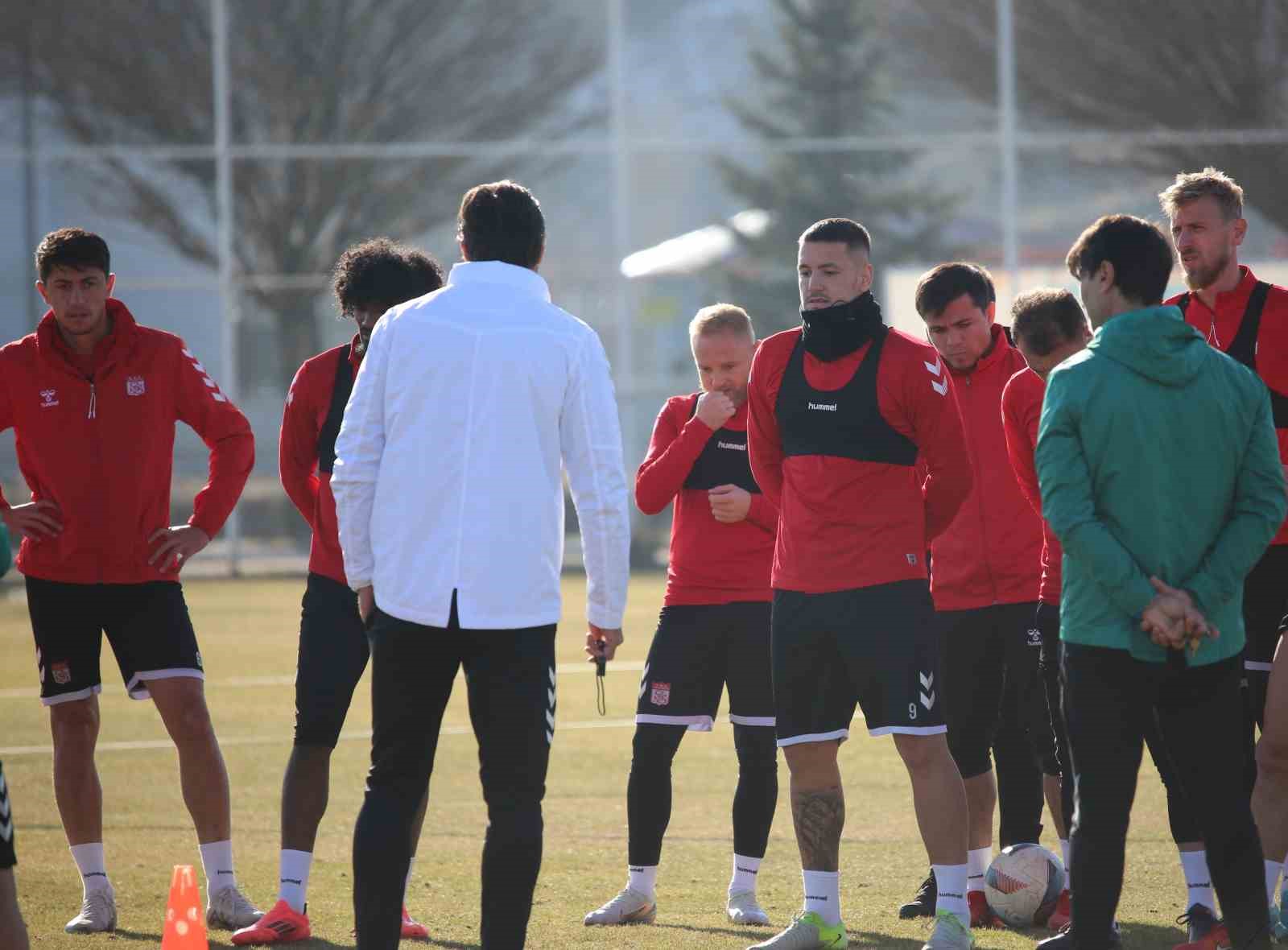 Ömer Erdoğan’dan, Aaron Boupendza açıklaması!
