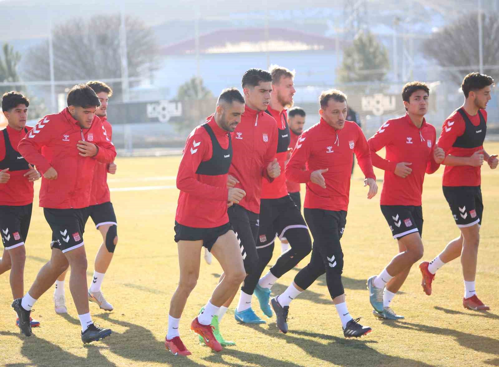 Ömer Erdoğan’dan, Aaron Boupendza açıklaması!
