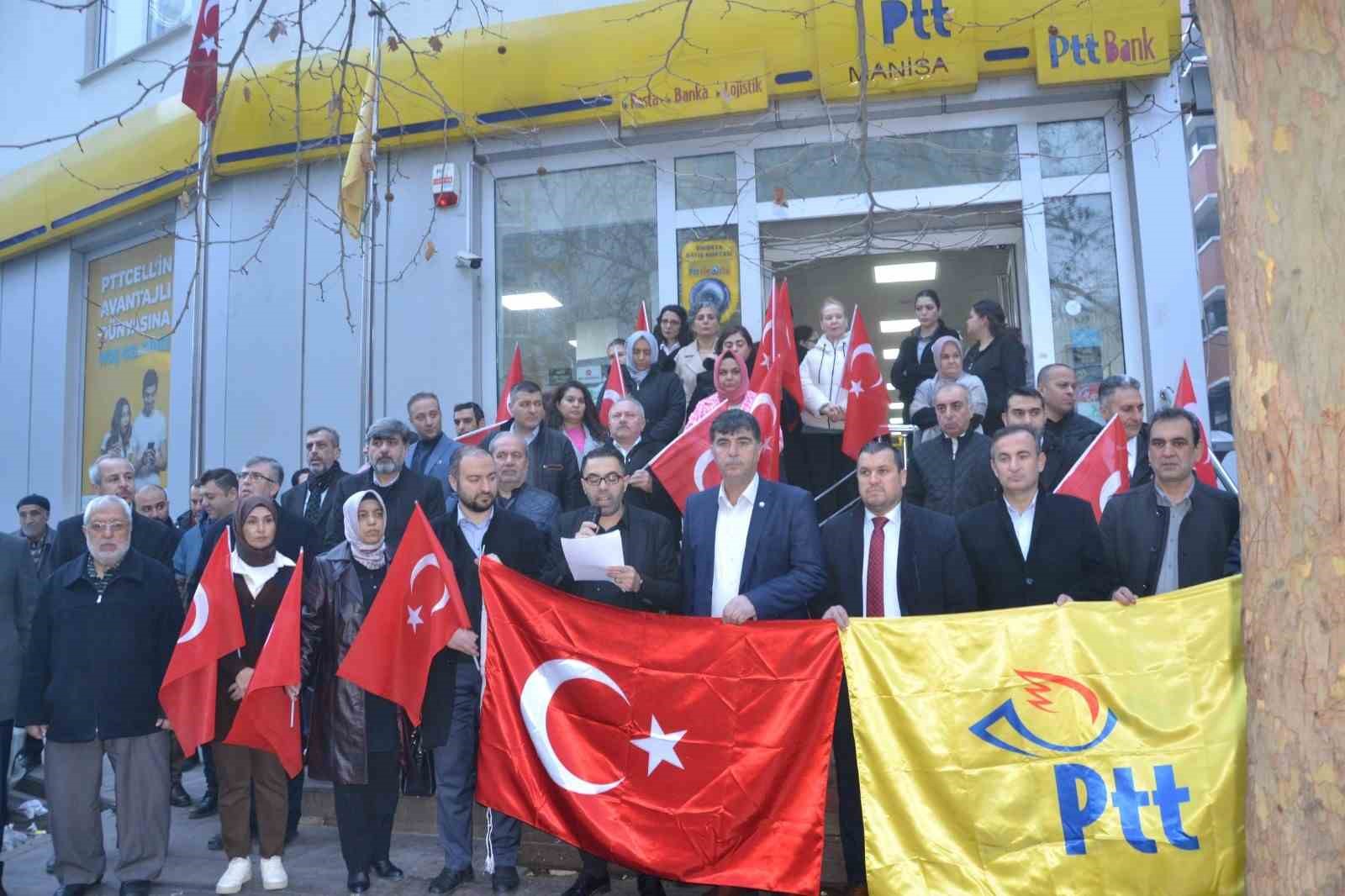 Manisa’da PTT çalışanlarından düdüklü protesto
