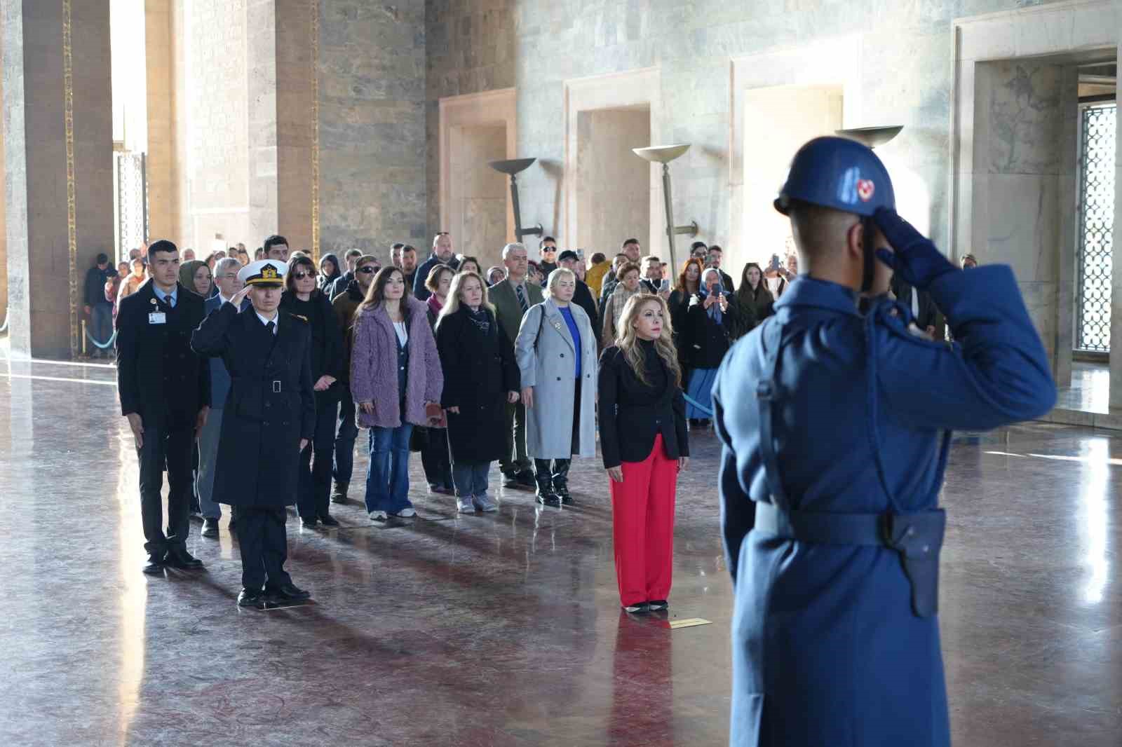 Gazeteciler Ata’nın huzurunda
