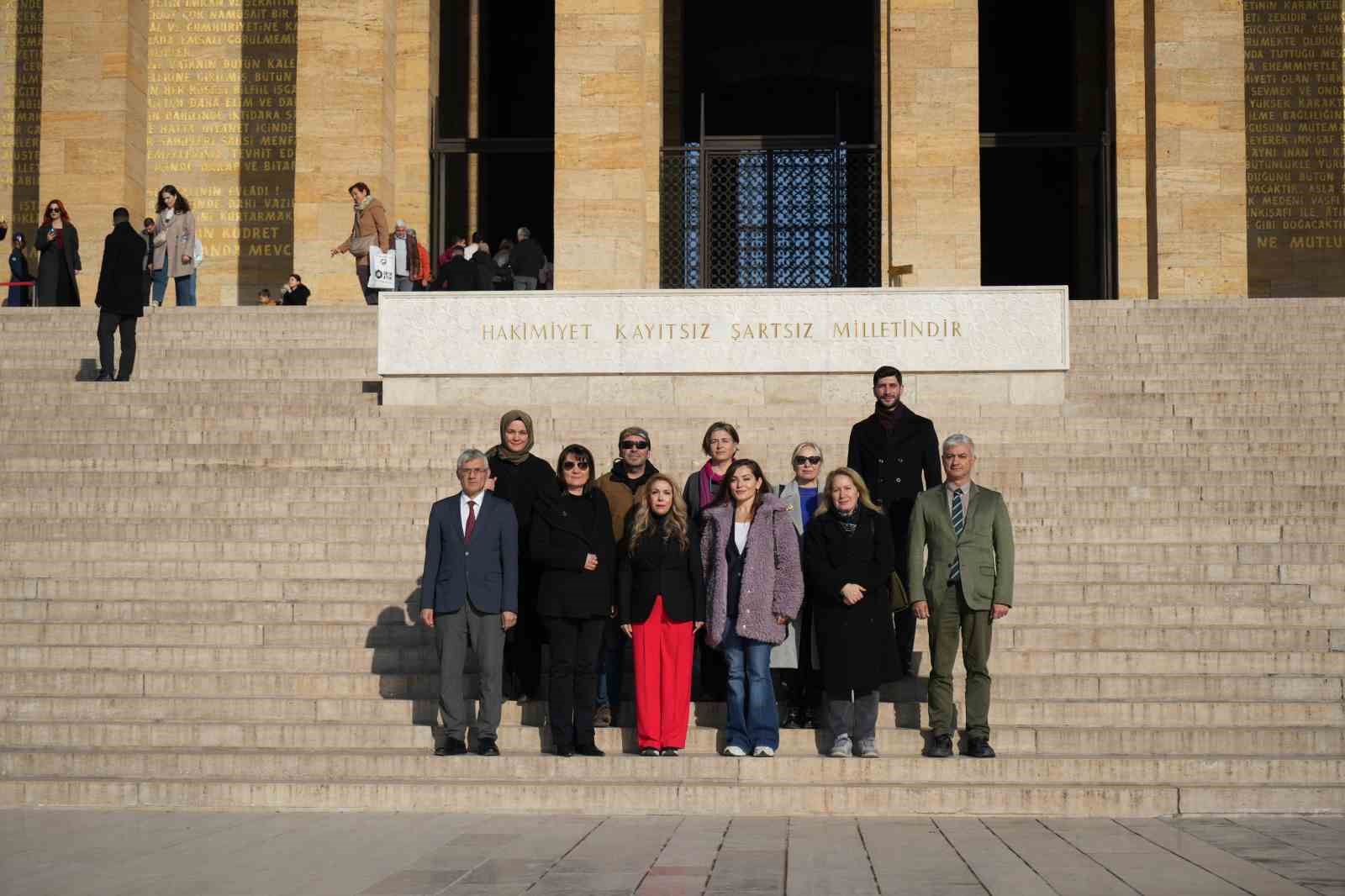 Gazeteciler Ata’nın huzurunda
