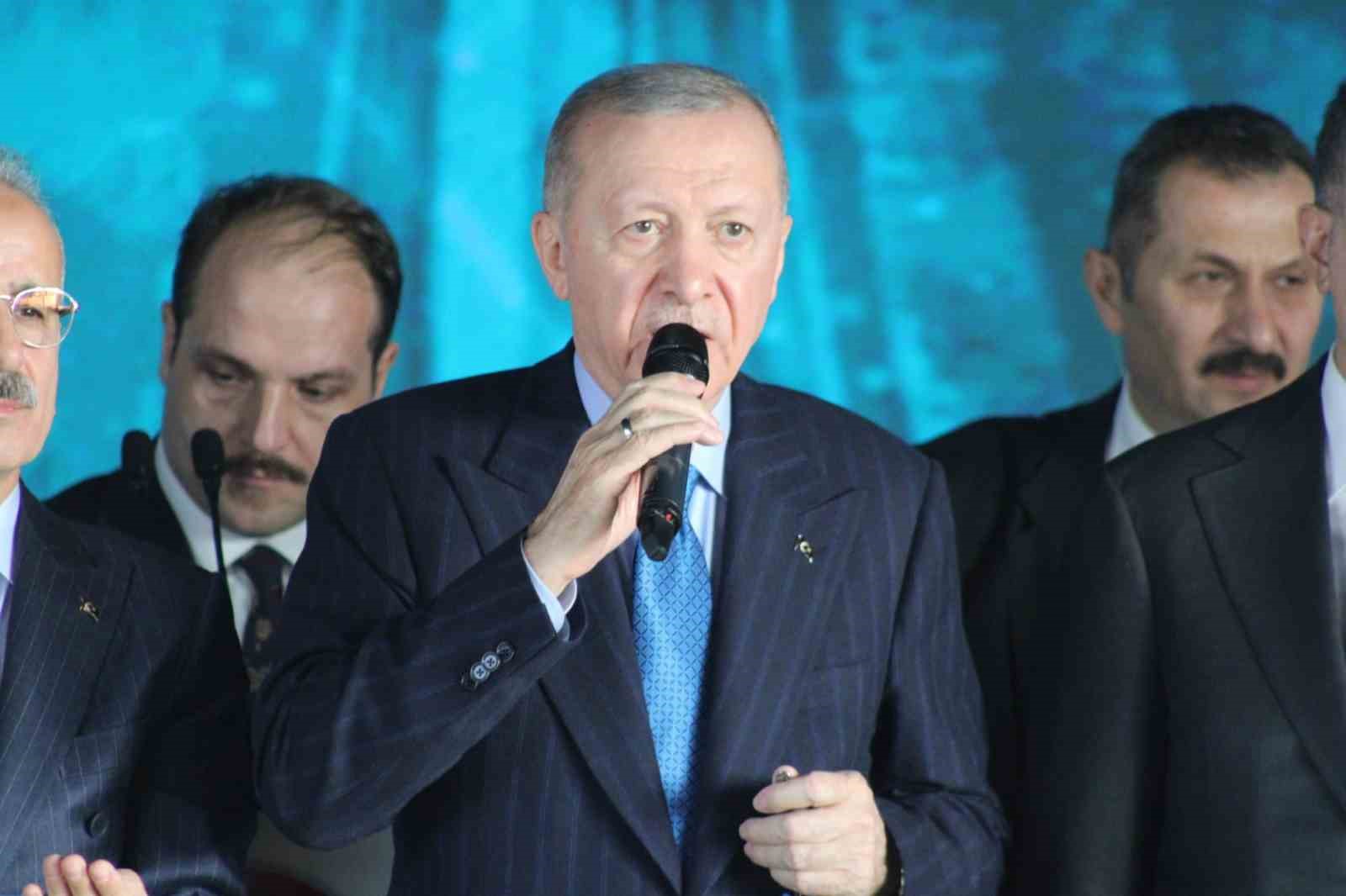 Cumhurbaşkanı Erdoğan: “Biz 22 yıldır Türkiye’yi büyütmek ve kalkındırmak için çalışıyoruz”
