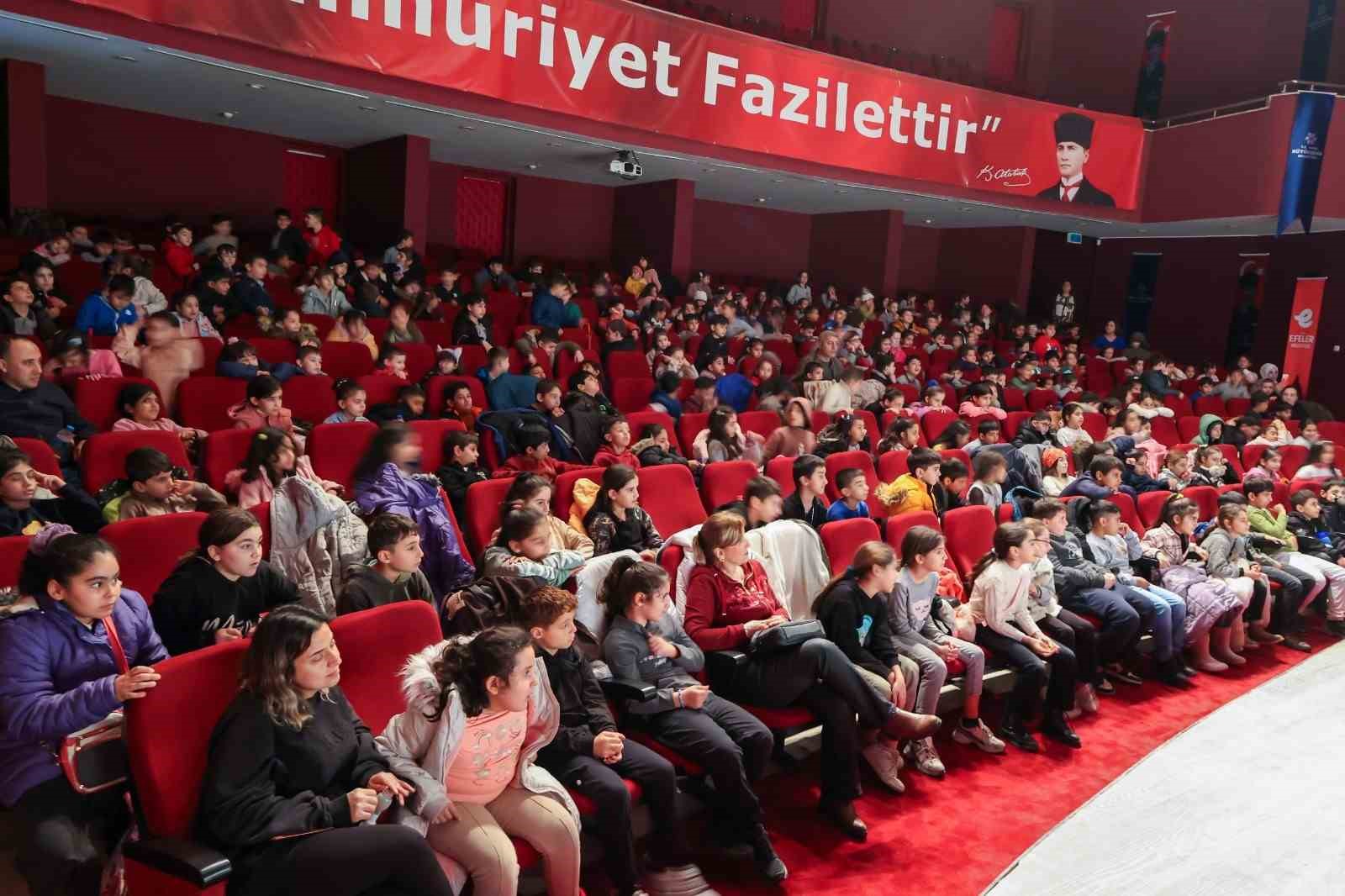 Efeler’in sanat yüzlerine ödül
