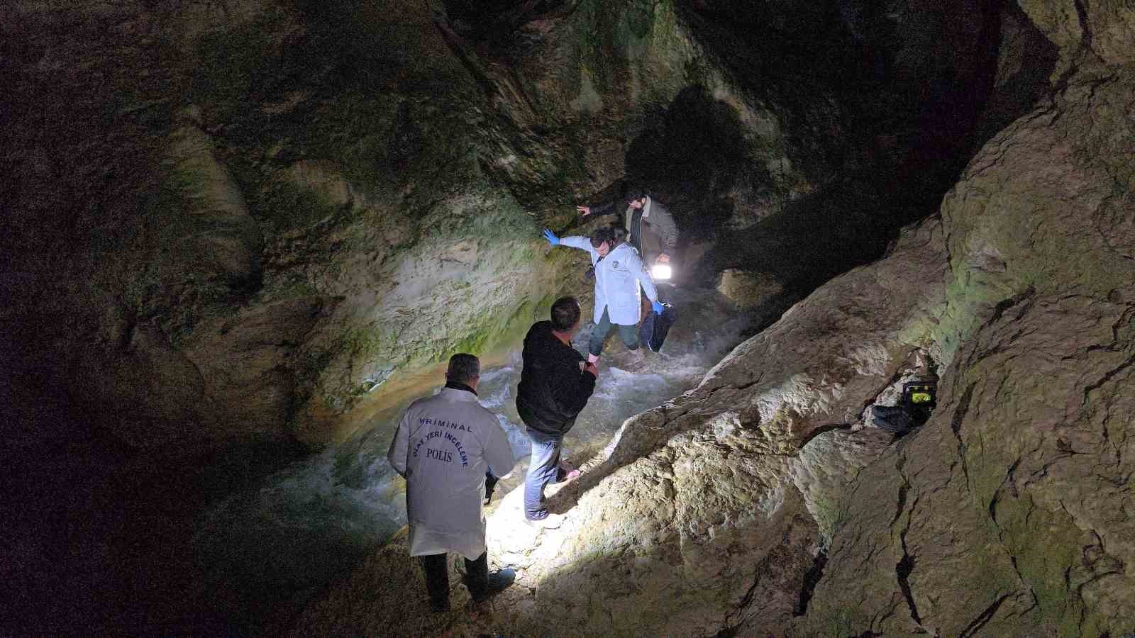 Safranbolu’daki kuyumcu soygununda çalınan altınlar ele geçirildi, zanlılar her yerde aranıyor
