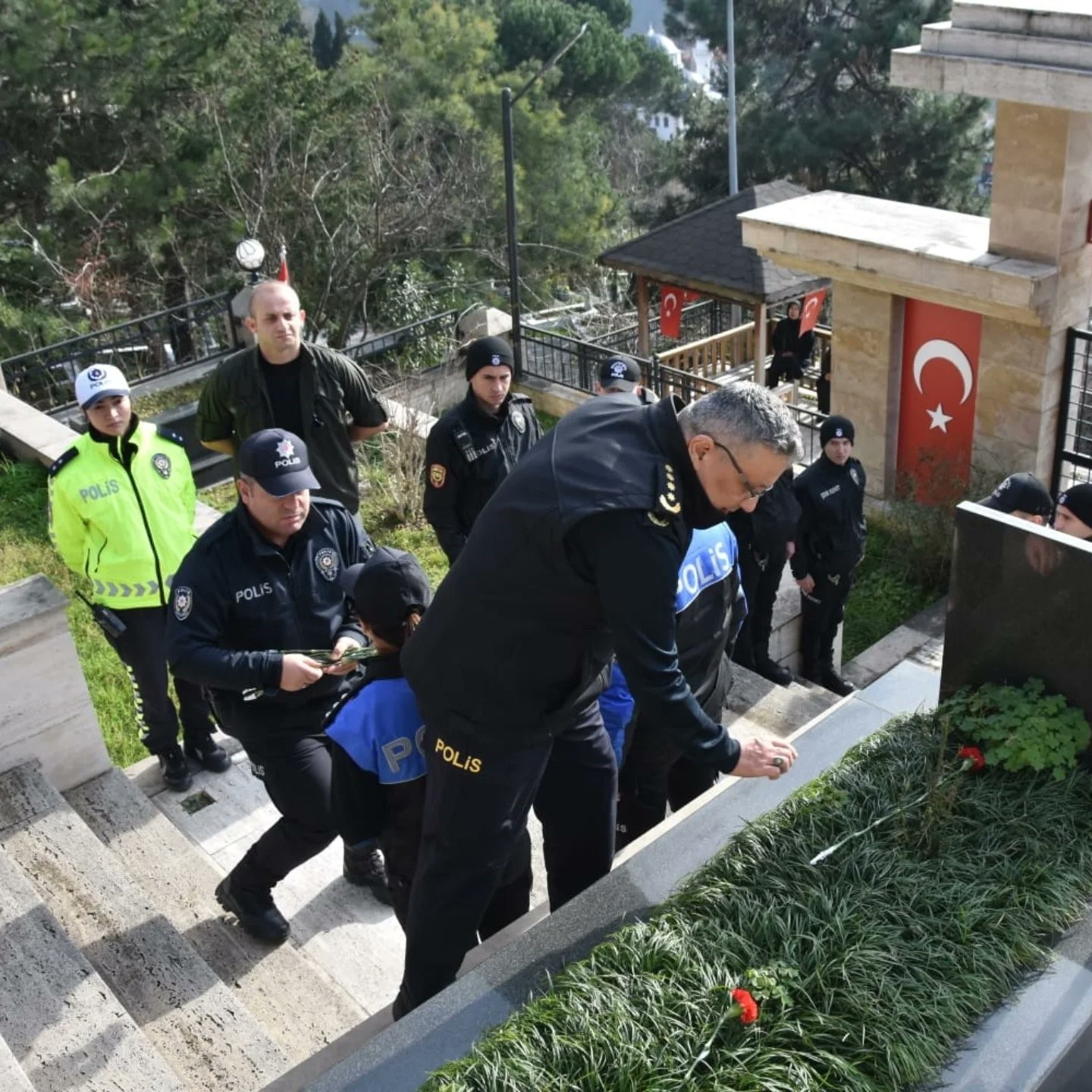 Şehit Polis Memuru Haşim Kayık mezarı başında anıldı
