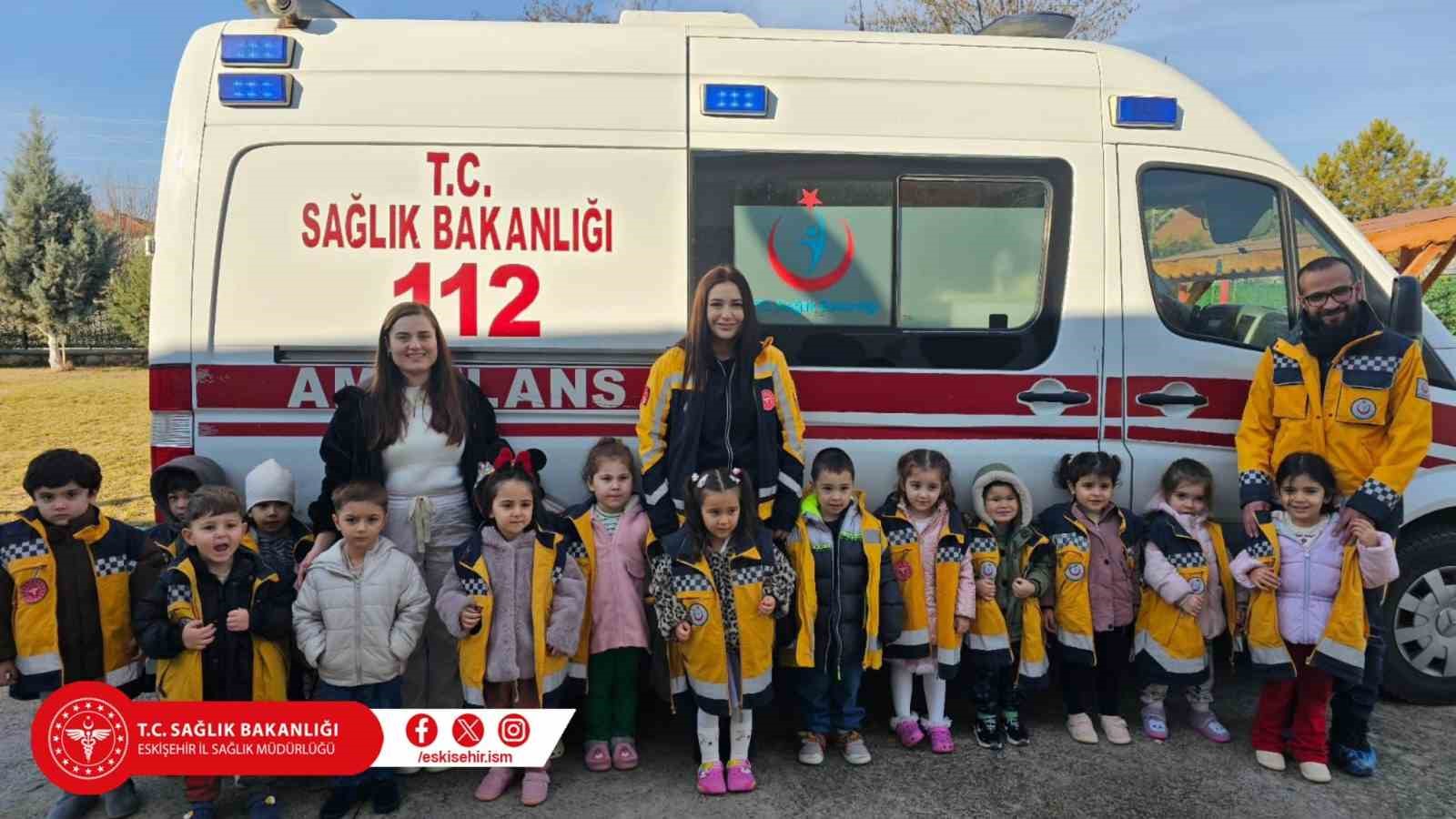 İlkokul öğrencilerine 112’nin acil durumlarda nasıl kullanılacağı anlatıldı
