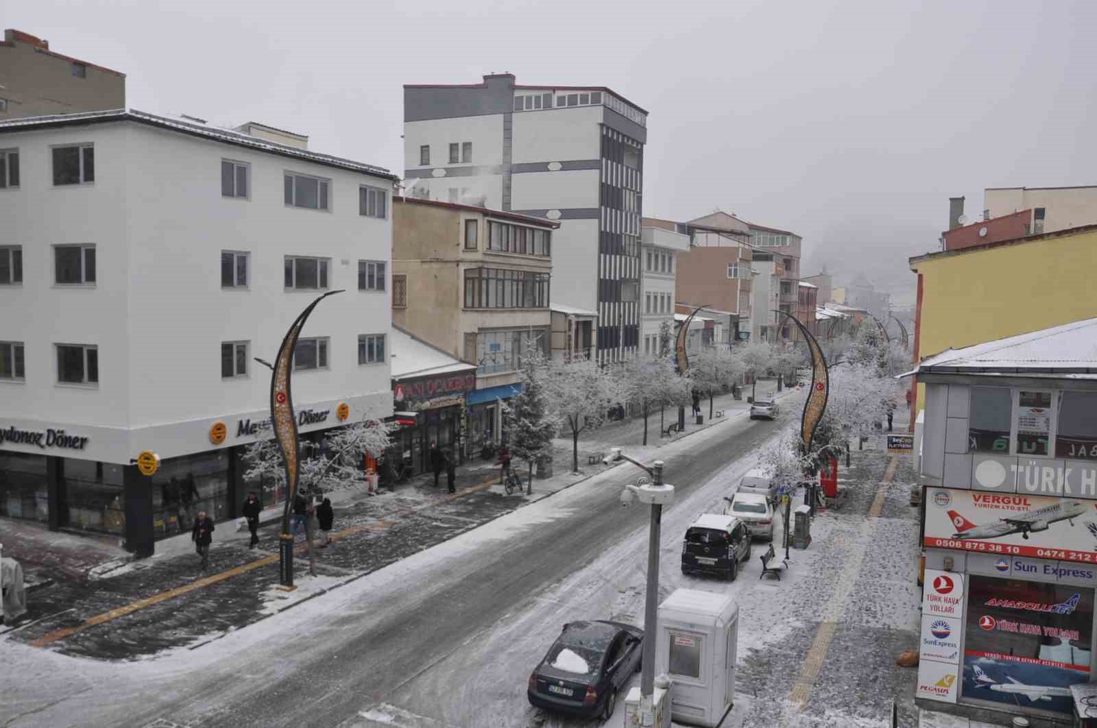 Kars’ta yoğun sis etkili oluyor
