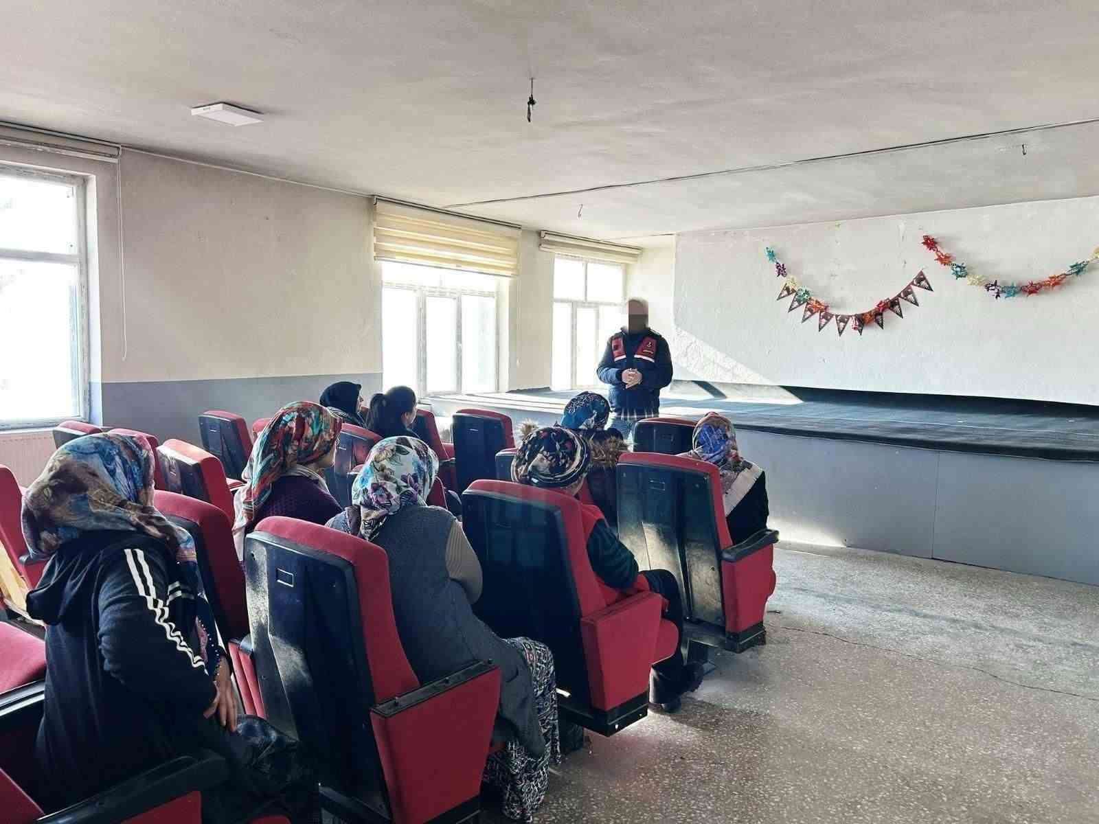 Kars’ta “En İyi Narkotik Polisi Anne” eğitimleri devam ediyor
