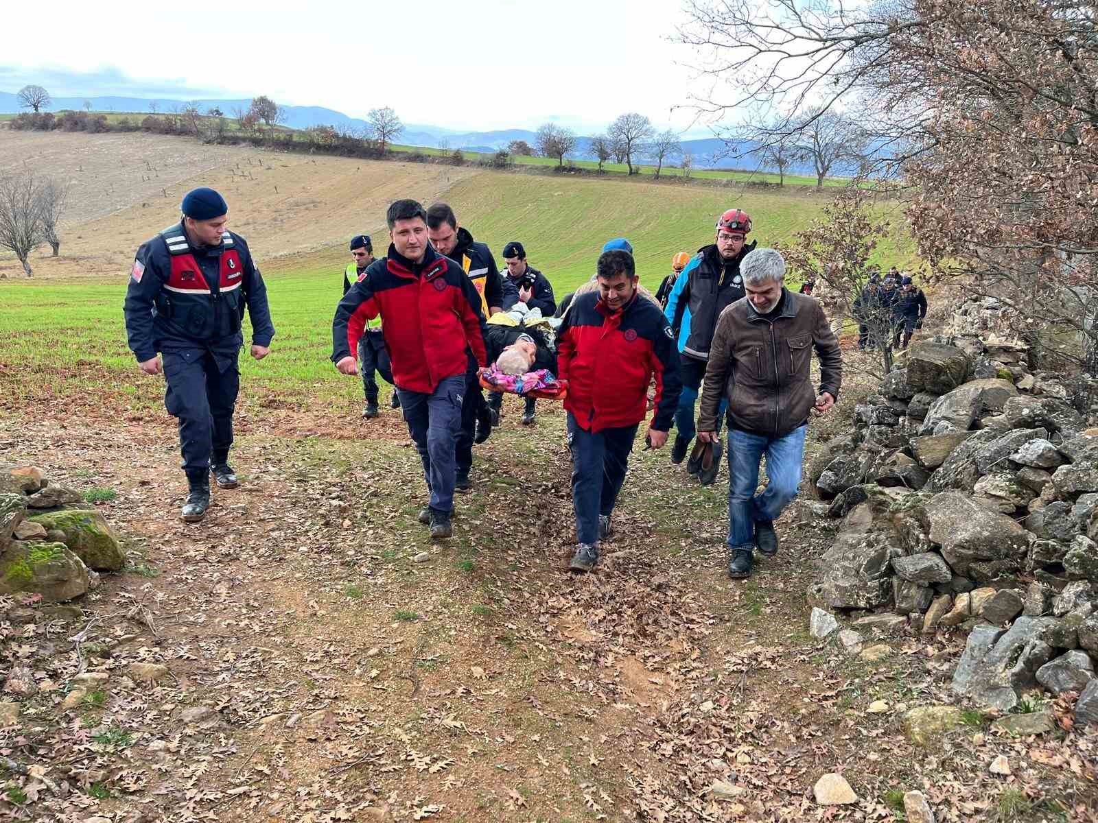 Balıkesir’de arazide kaybolan yaşlı kadın sağ olarak bulundu
