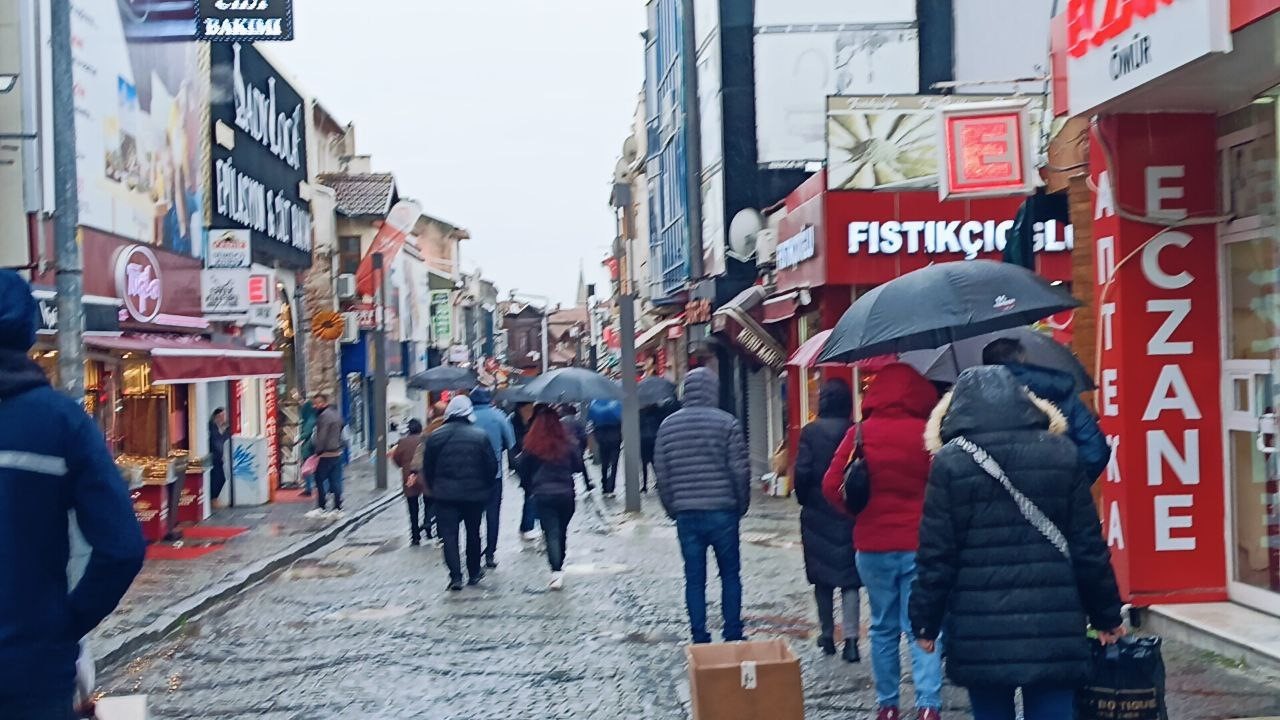 Soğuk ve yağışlı hava yurda giriş yaptı
