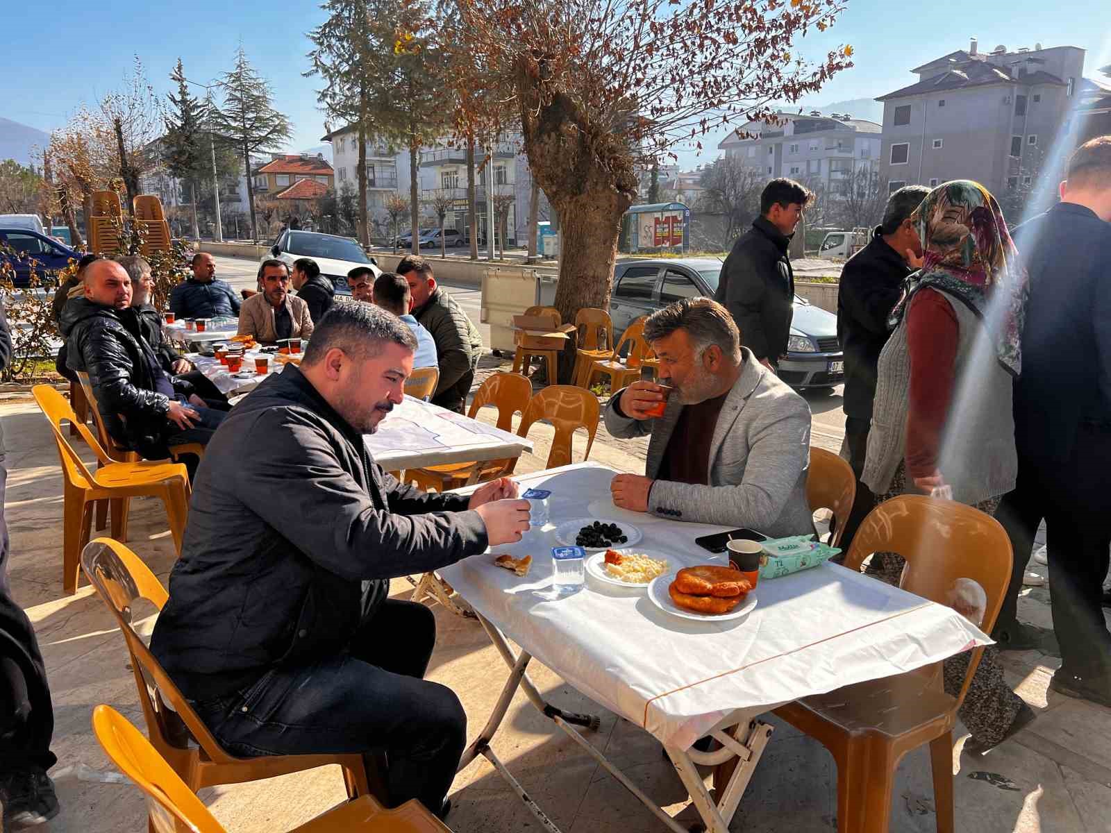 Bucaklı esnaftan Ferdi Tayfur için anlamlı etkinlik
