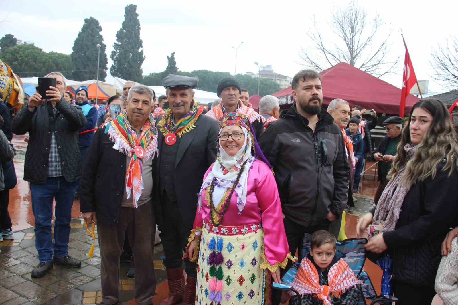 Develer podyuma çıktı, en yakışıklısı seçildi
