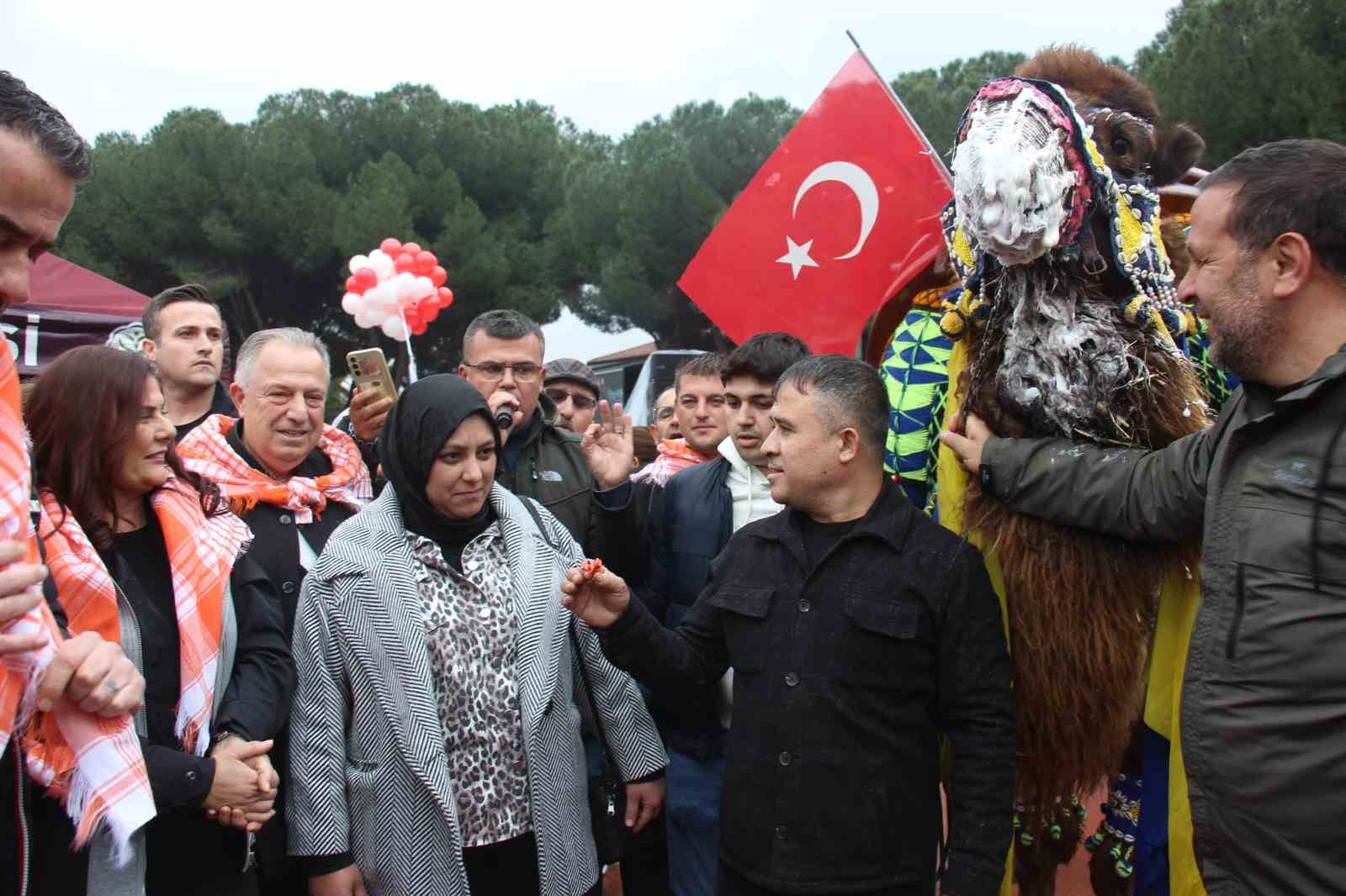 Develer podyuma çıktı, en yakışıklısı seçildi
